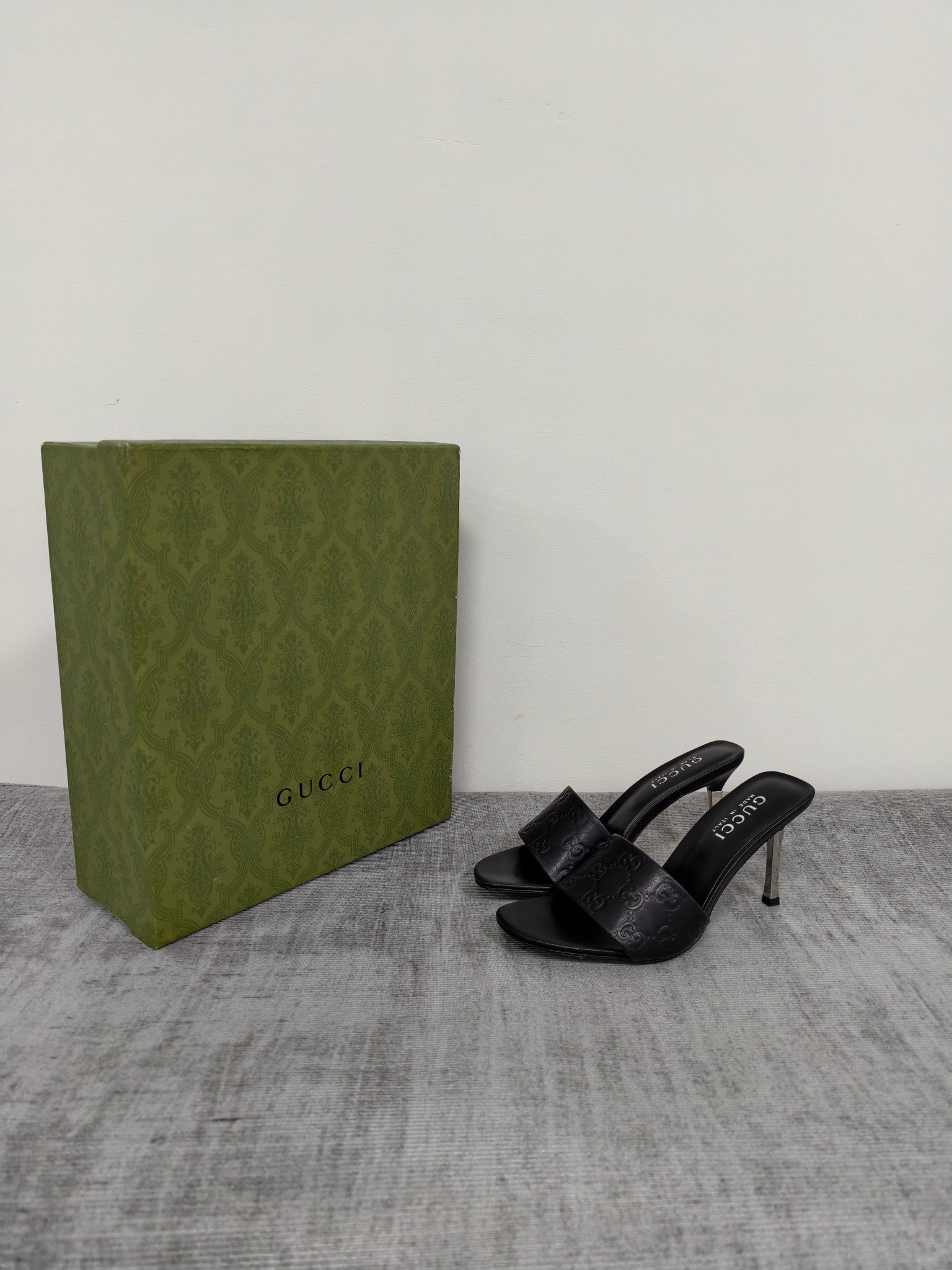 GUCCI 26S MULE SANDALS 85MM IN BLACK CALFSKIN GG EMBOSSED