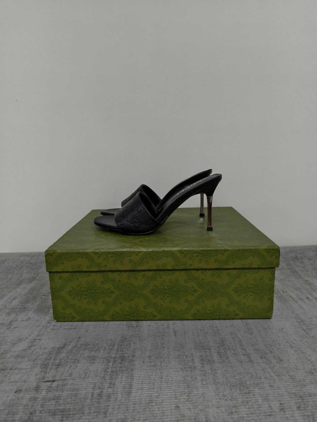 GUCCI 26S MULE SANDALS 85MM IN BLACK CALFSKIN GG EMBOSSED