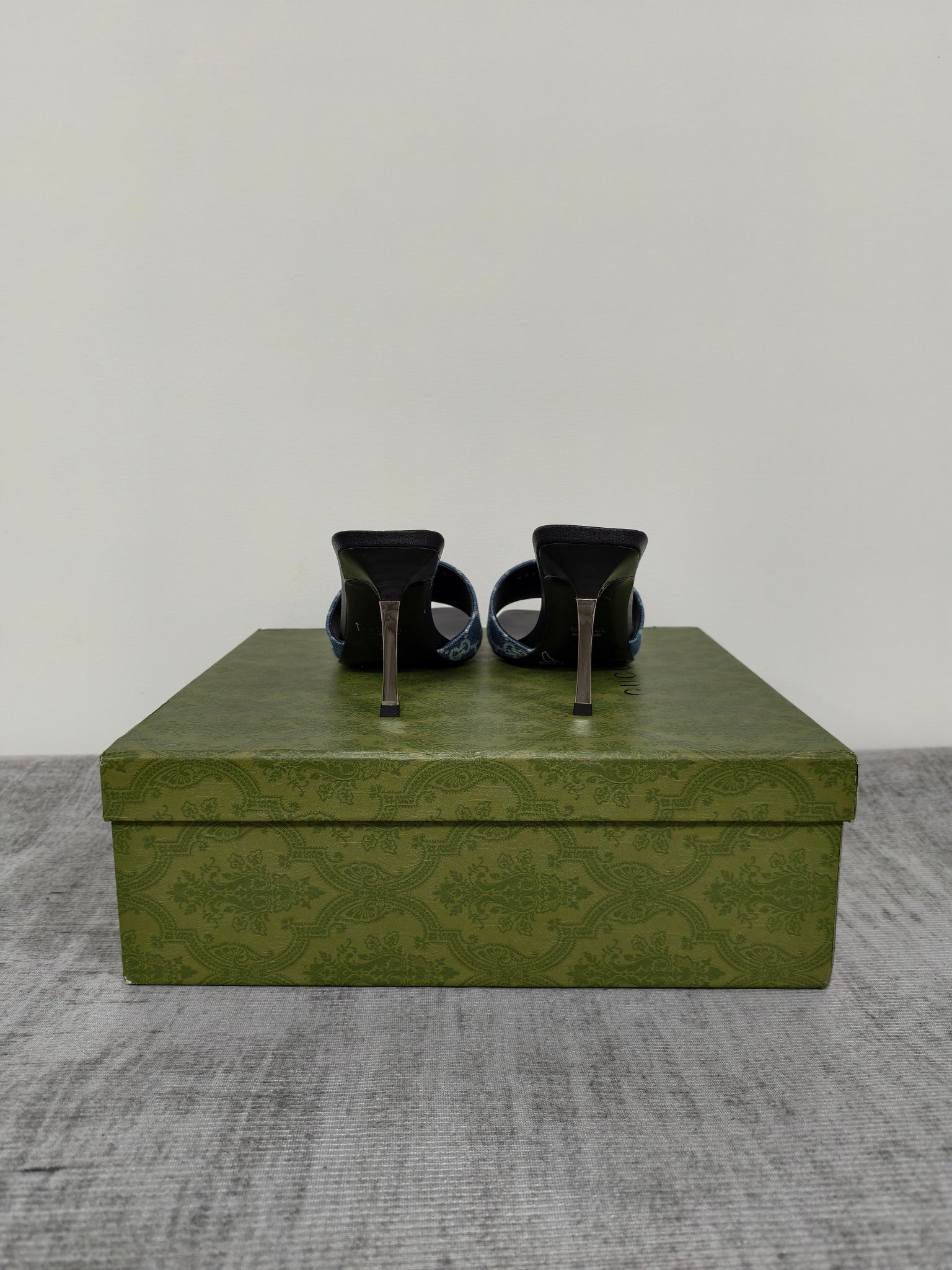 GUCCI 26S MULE SANDALS 85MM IN BLUE GG DENIM