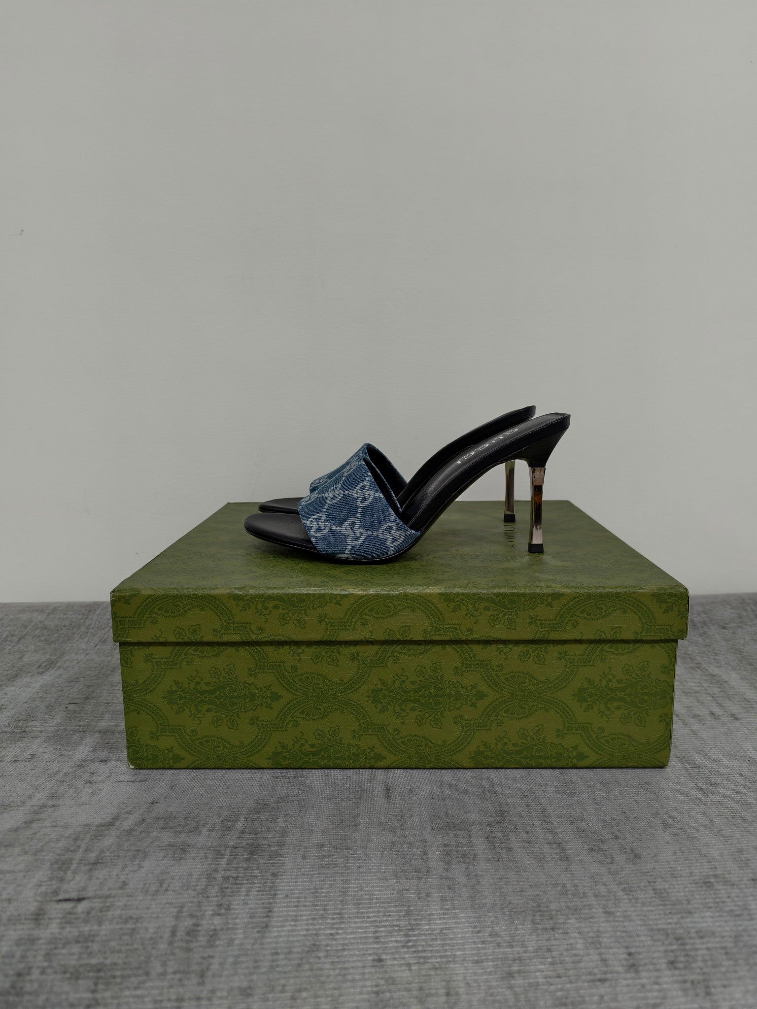 GUCCI 26S MULE SANDALS 85MM IN BLUE GG DENIM