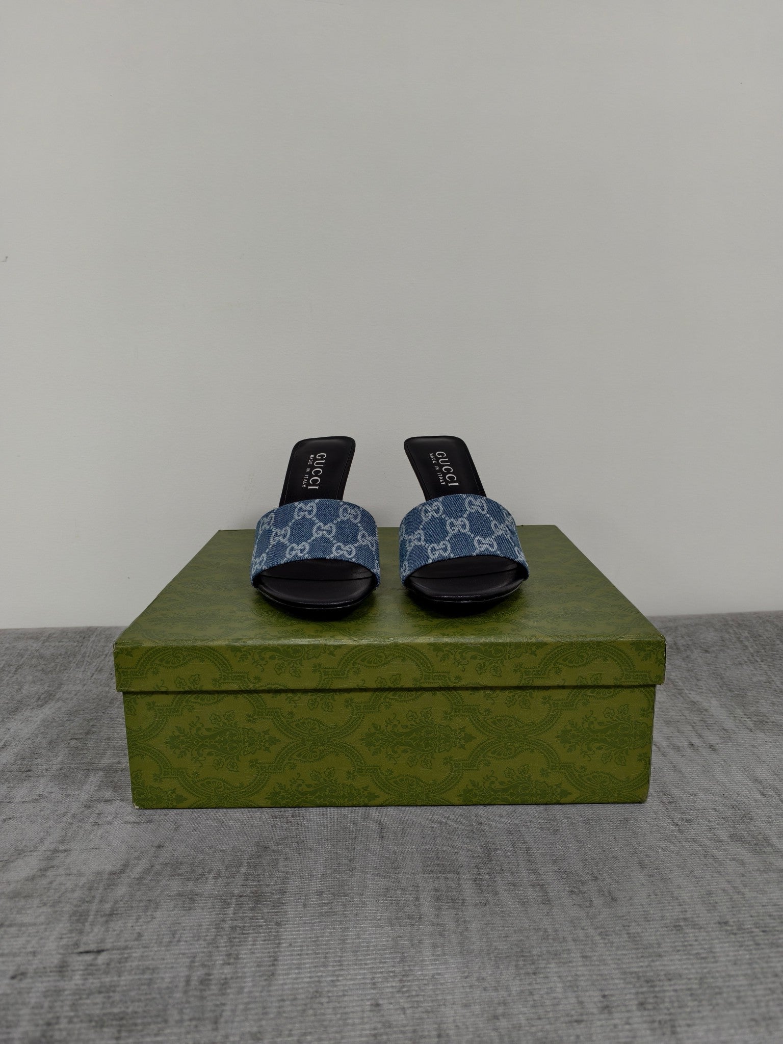 GUCCI 26S MULE SANDALS 85MM IN BLUE GG DENIM