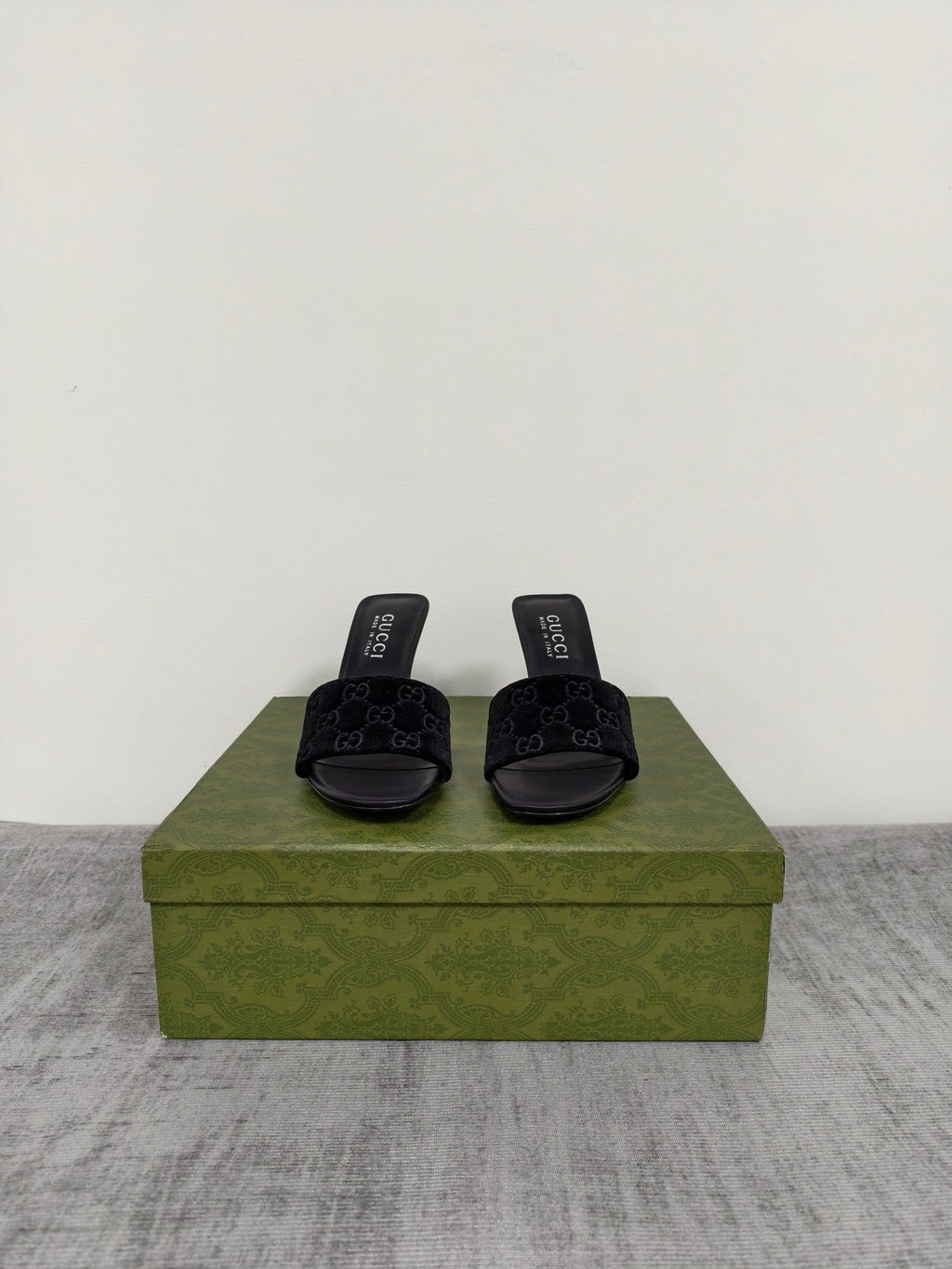 GUCCI 26S MULE SANDALS 85MM IN BLACK VELVET GG EMBOSSED