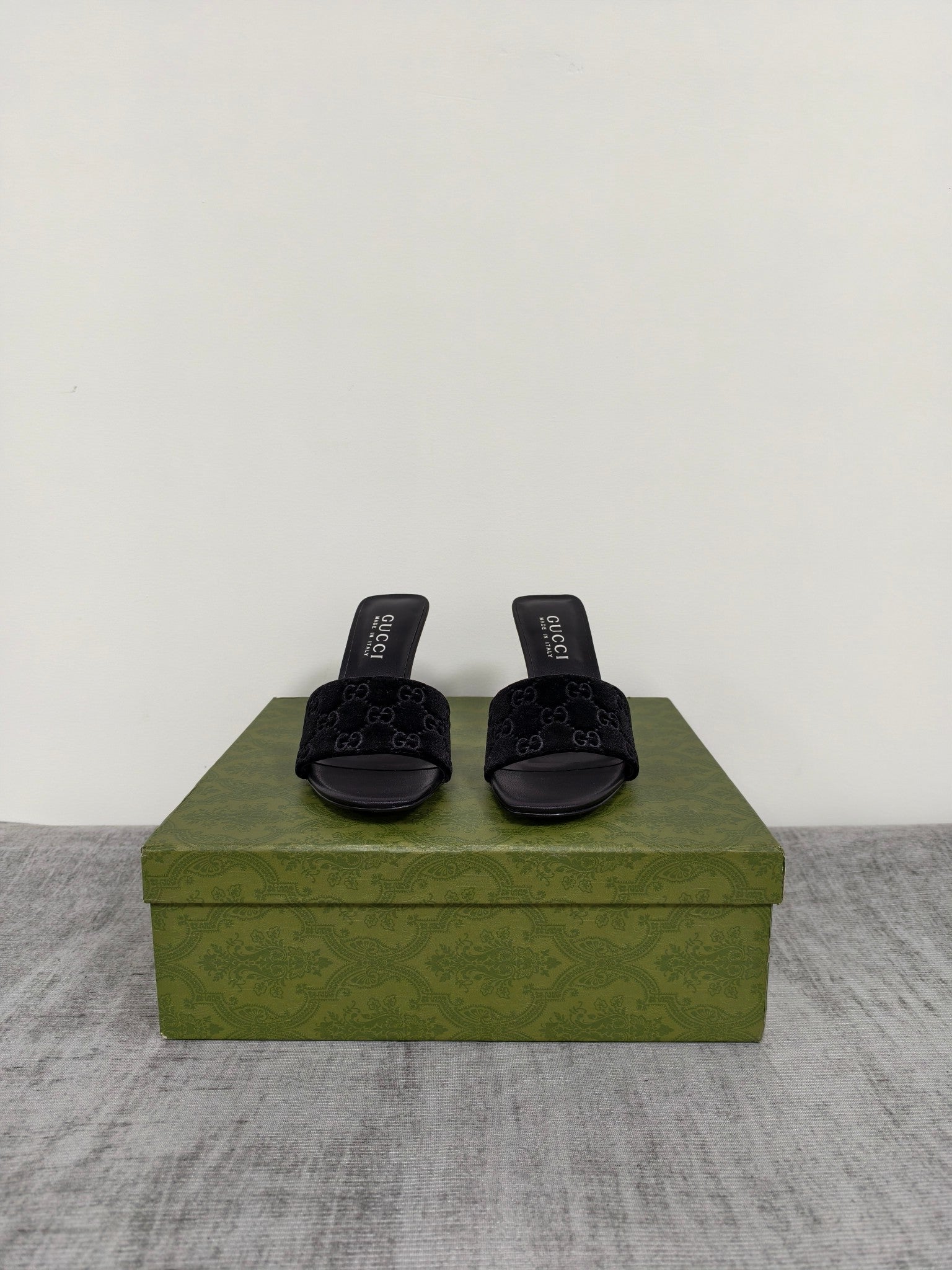 GUCCI 26S MULE SANDALS 85MM IN BLACK VELVET GG EMBOSSED