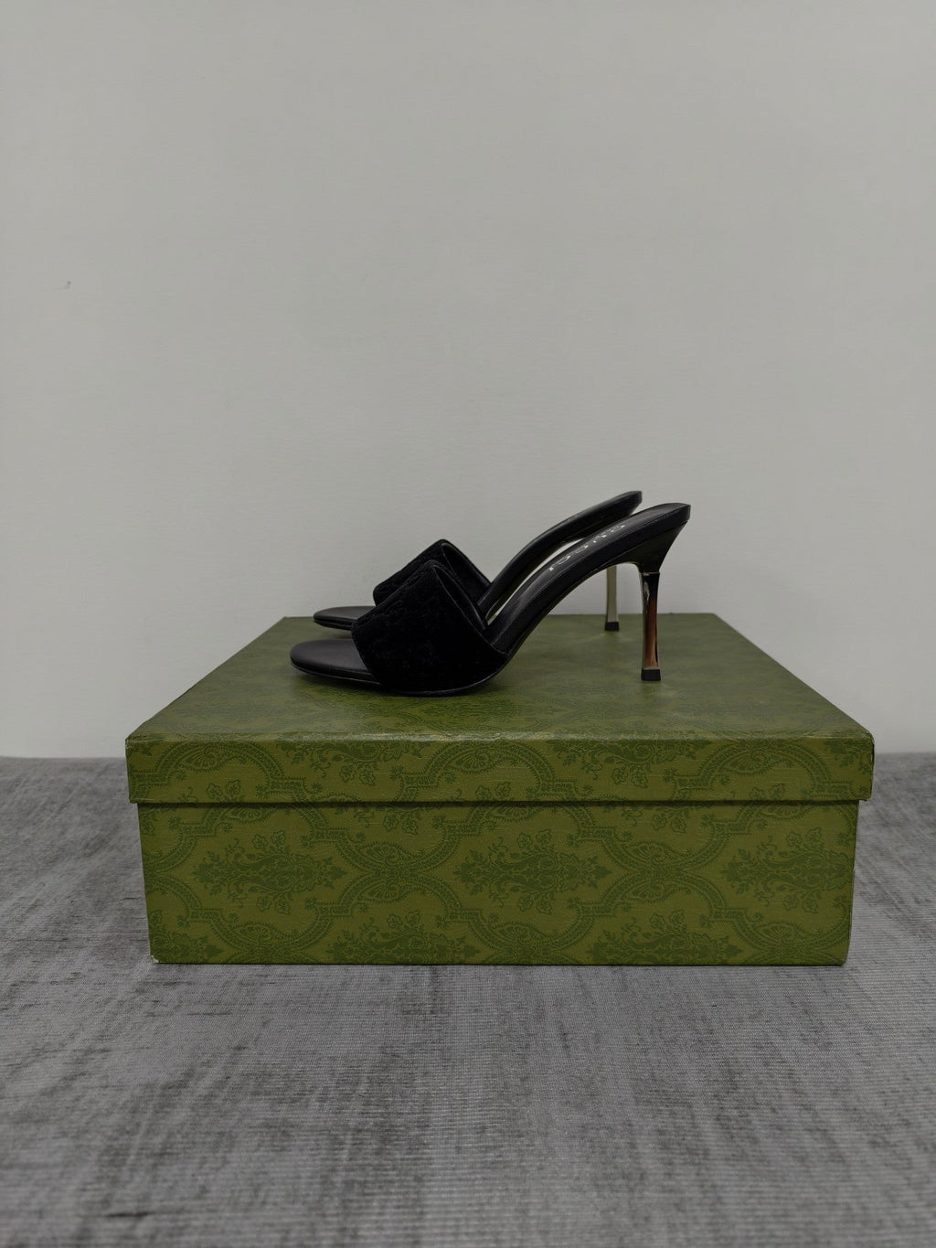 GUCCI 26S MULE SANDALS 85MM IN BLACK VELVET GG EMBOSSED