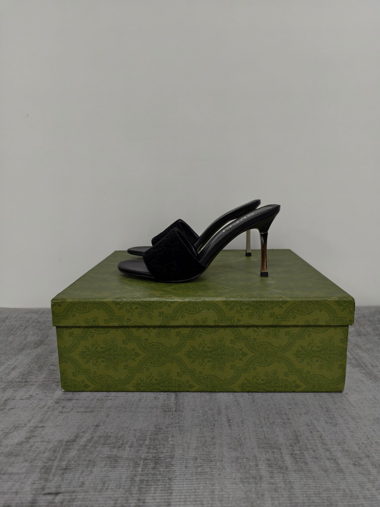 GUCCI 26S MULE SANDALS 85MM IN BLACK VELVET GG EMBOSSED