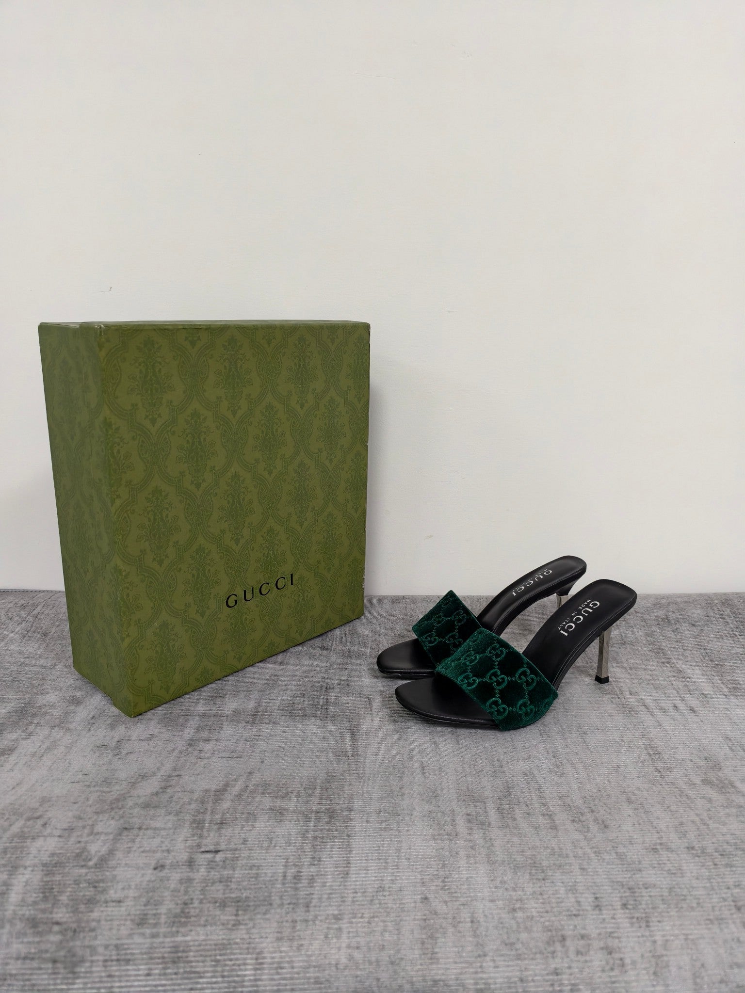 GUCCI 26S MULE SANDALS 85MM IN DARK GREEN VELVET GG EMBOSSED