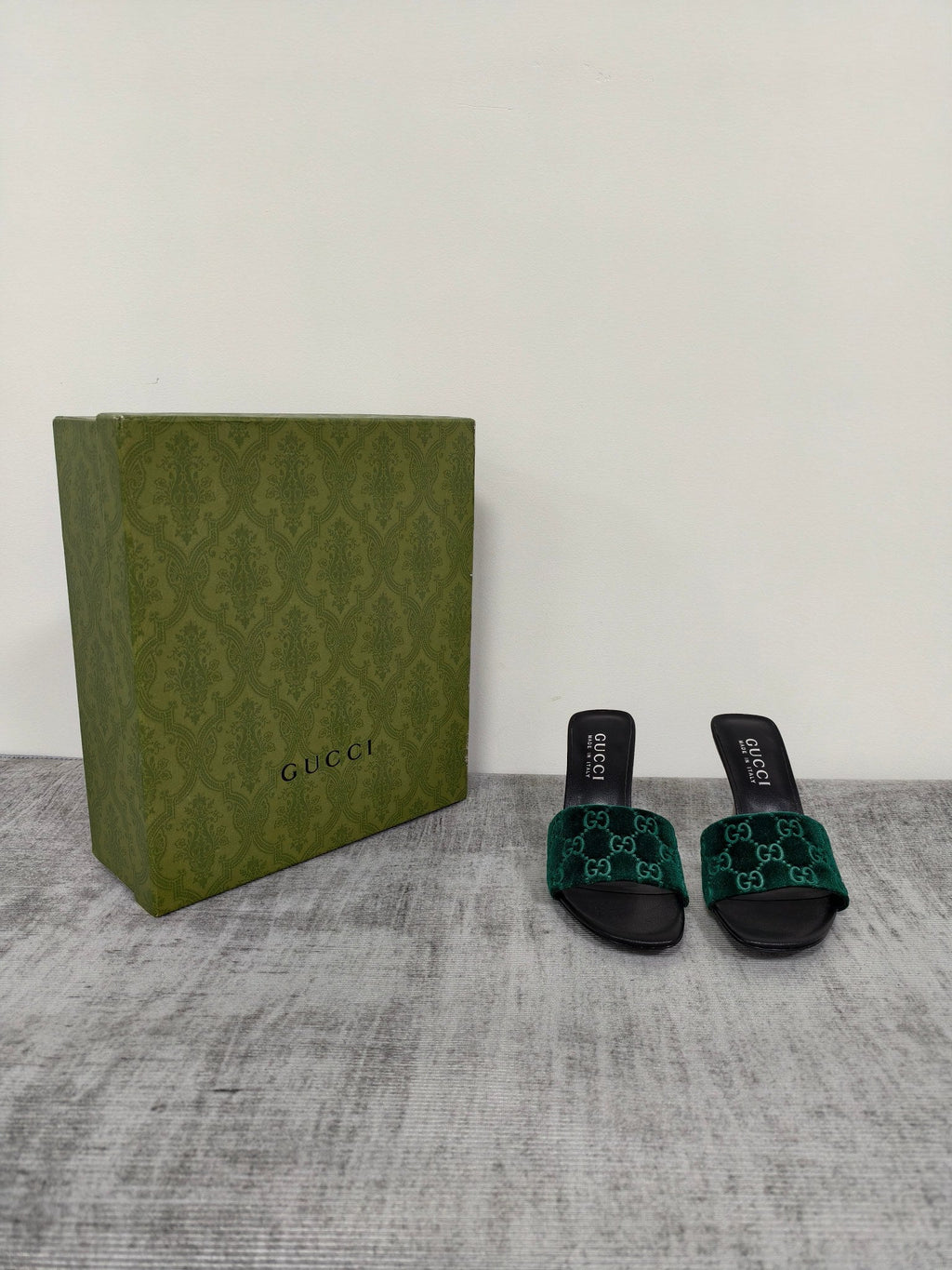 GUCCI 26S MULE SANDALS 85MM IN DARK GREEN VELVET GG EMBOSSED
