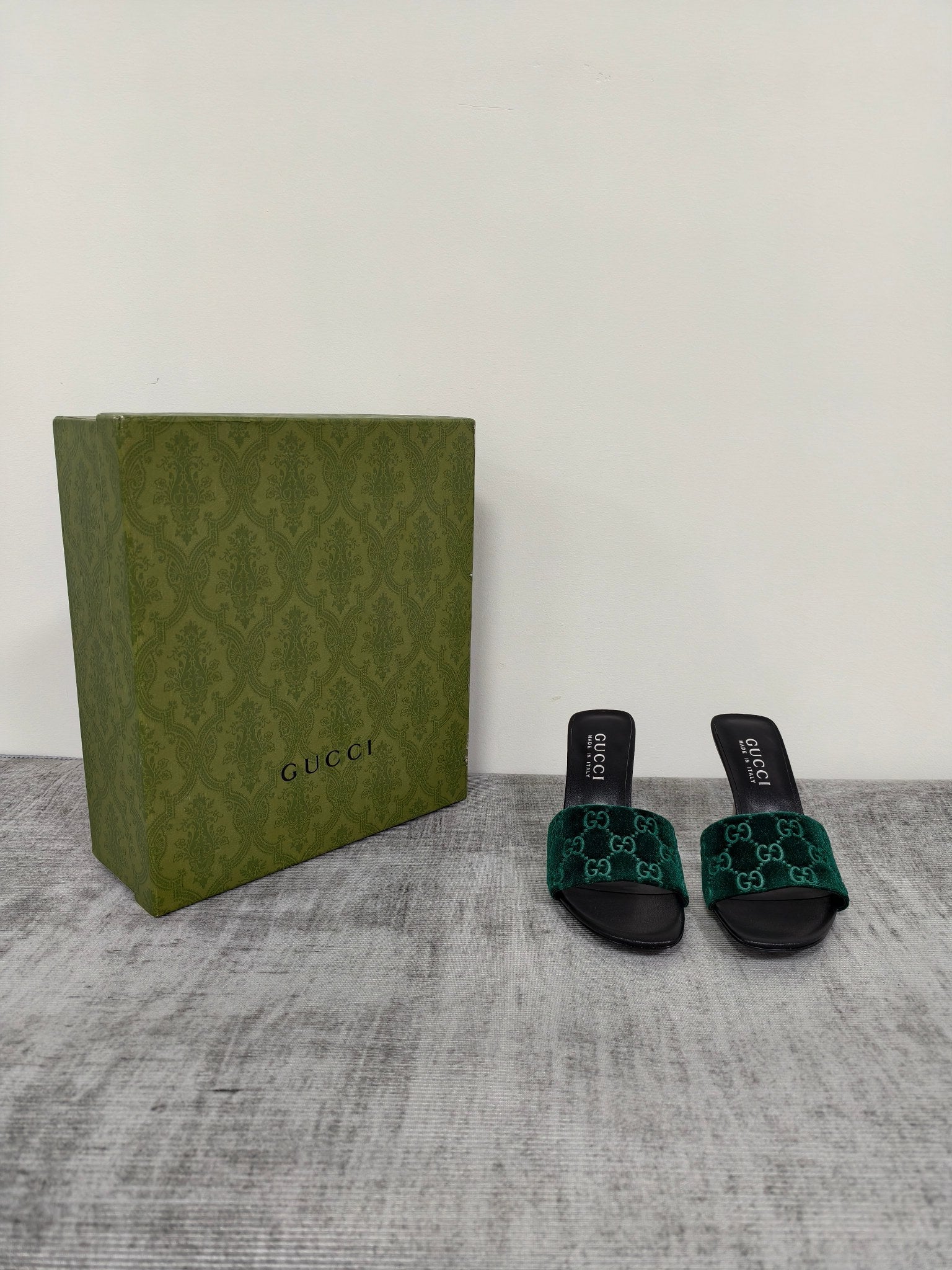 GUCCI 26S MULE SANDALS 85MM IN DARK GREEN VELVET GG EMBOSSED
