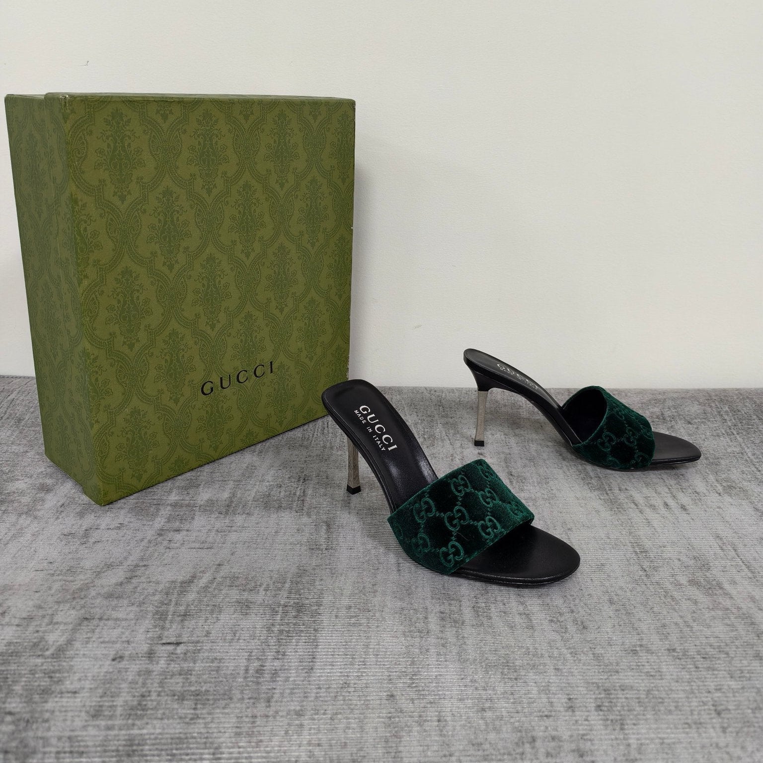 GUCCI 26S MULE SANDALS 85MM IN DARK GREEN VELVET GG EMBOSSED