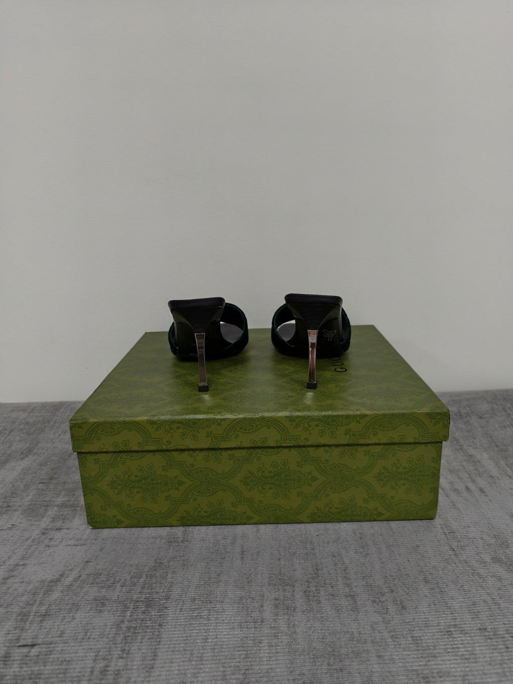 GUCCI 26S MULE SANDALS 85MM IN DARK GREEN VELVET GG EMBOSSED