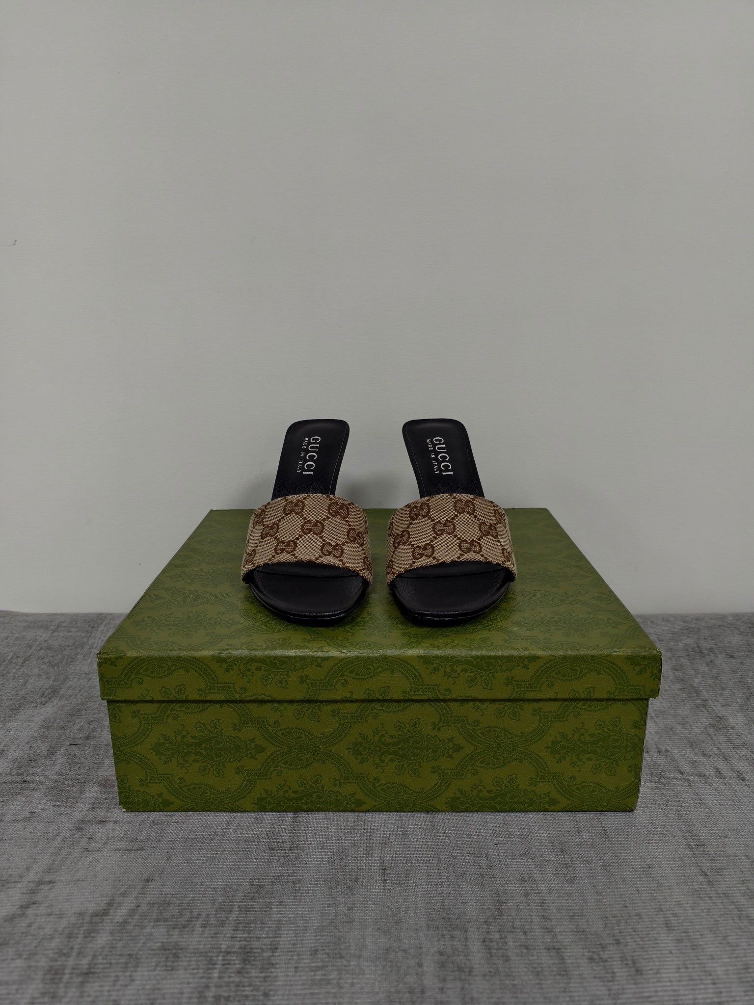 GUCCI 26S MULE SANDALS 85MM IN BEIGE BROWN GG CANVAS