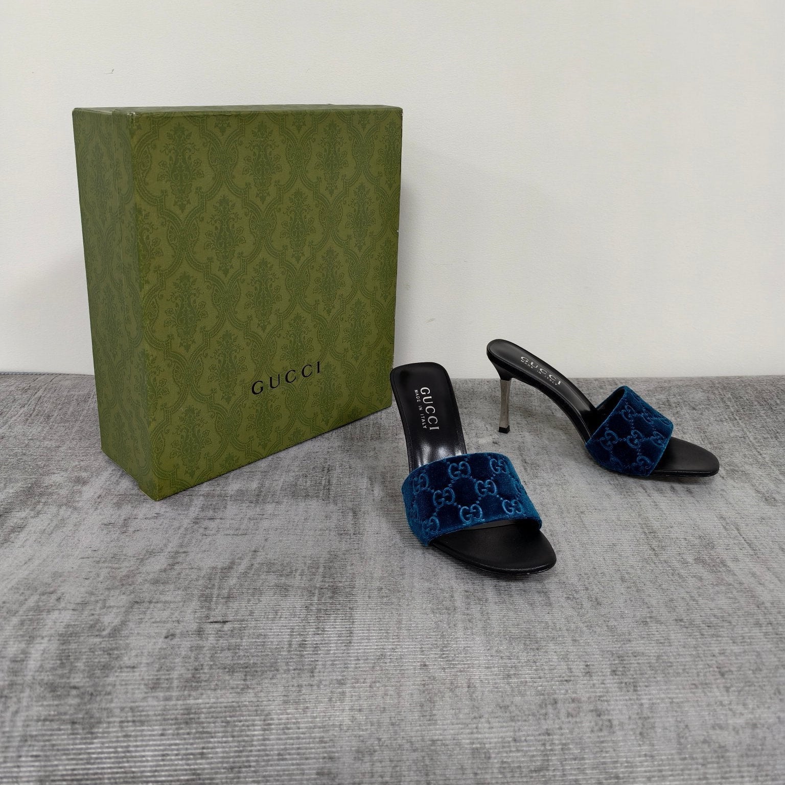 GUCCI 26S MULE SANDALS 85MM IN ROYAL BLUE VELVET GG EMBOSSED