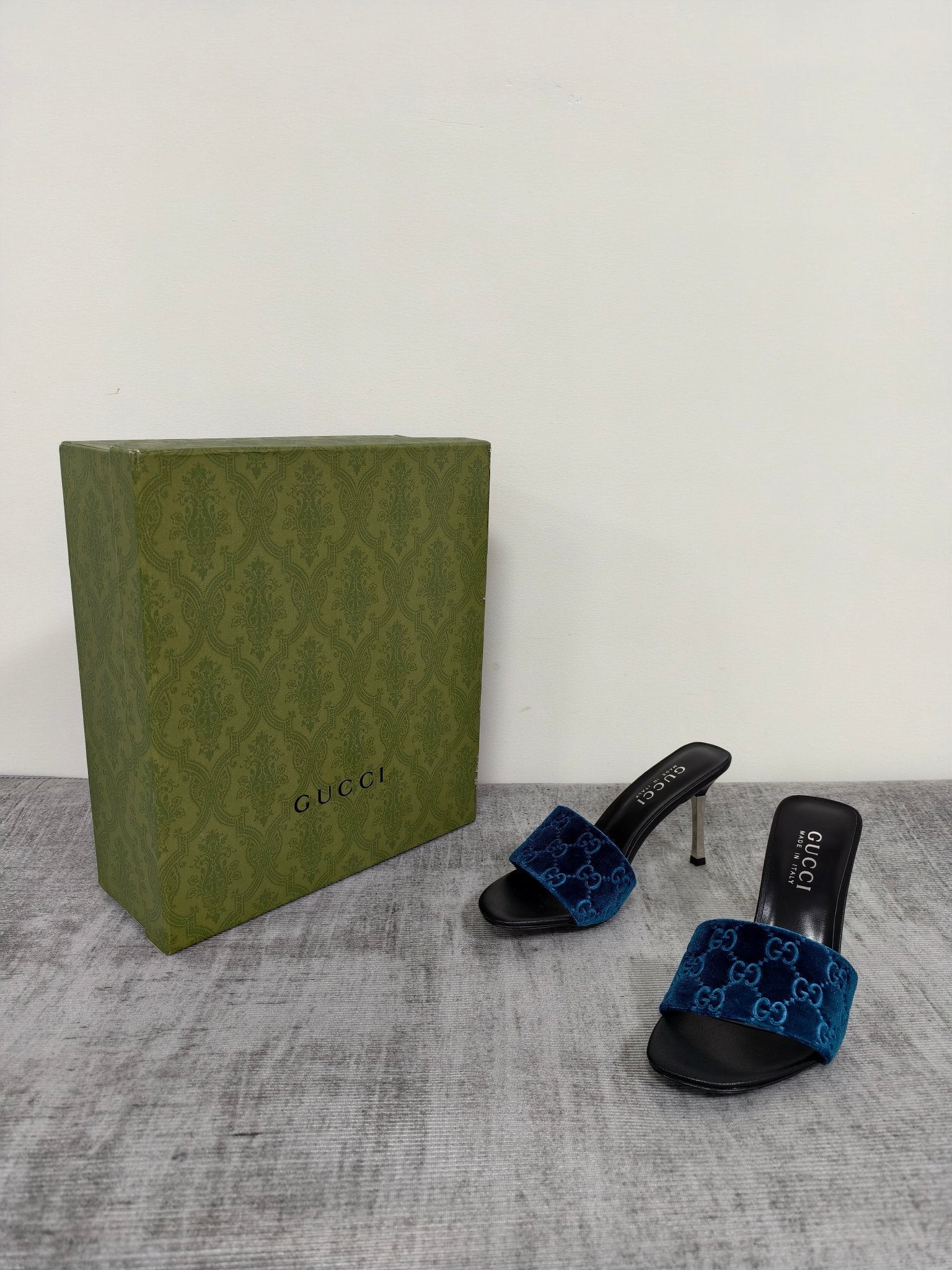 GUCCI 26S MULE SANDALS 85MM IN ROYAL BLUE VELVET GG EMBOSSED