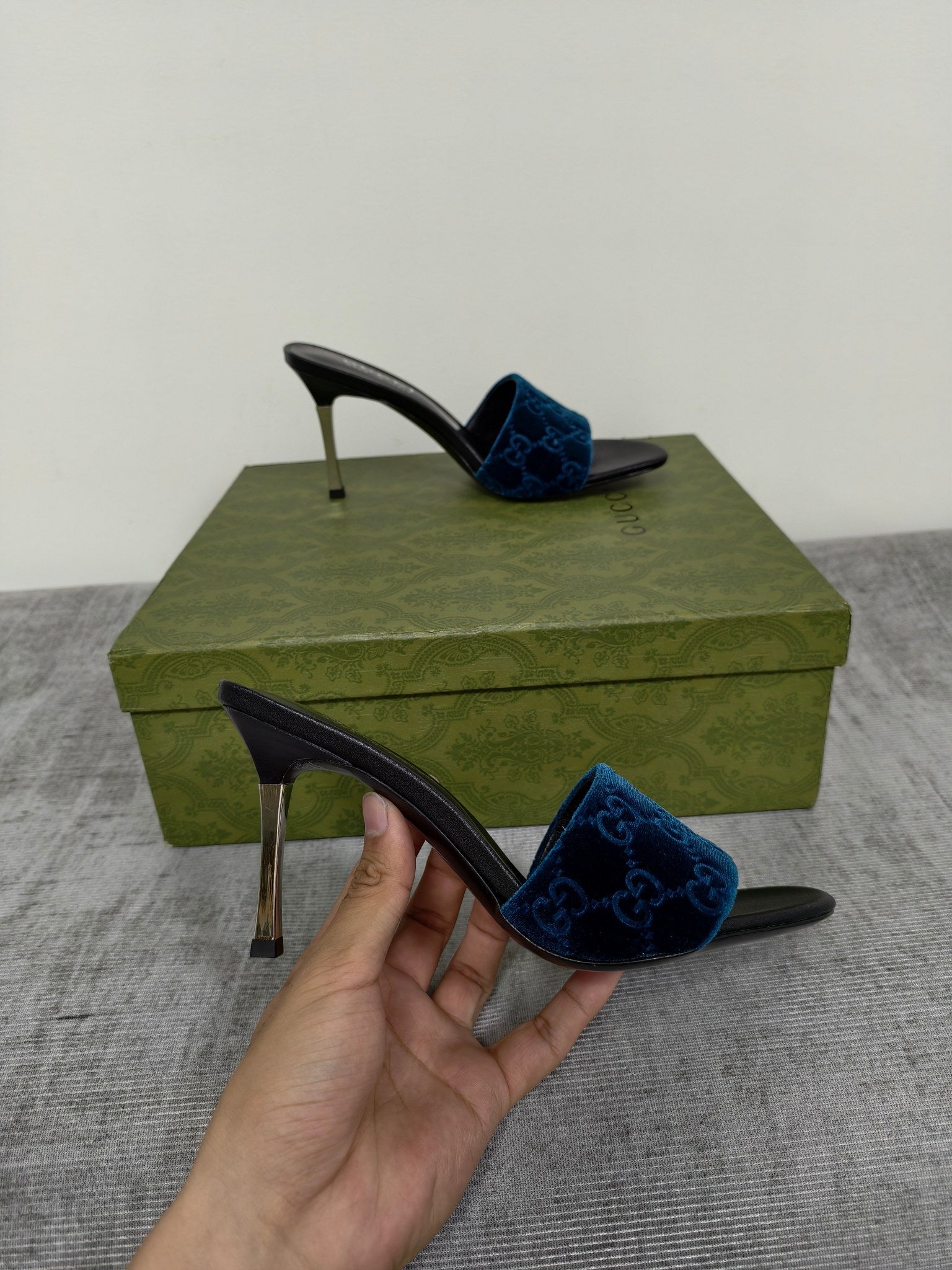 GUCCI 26S MULE SANDALS 85MM IN ROYAL BLUE VELVET GG EMBOSSED