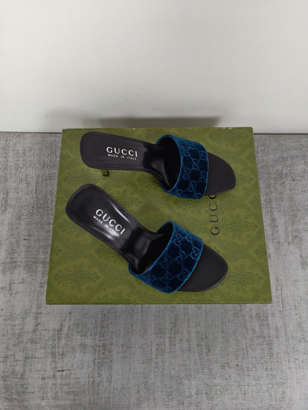 GUCCI 26S MULE SANDALS 85MM IN ROYAL BLUE VELVET GG EMBOSSED