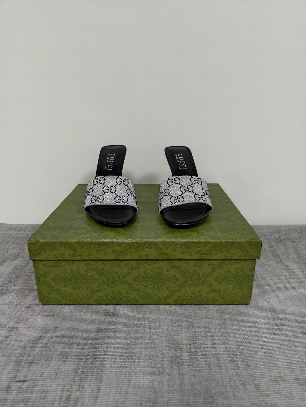 GUCCI 26S MULE SANDALS 85MM IN SILVER SATIN CRYSTAL GG