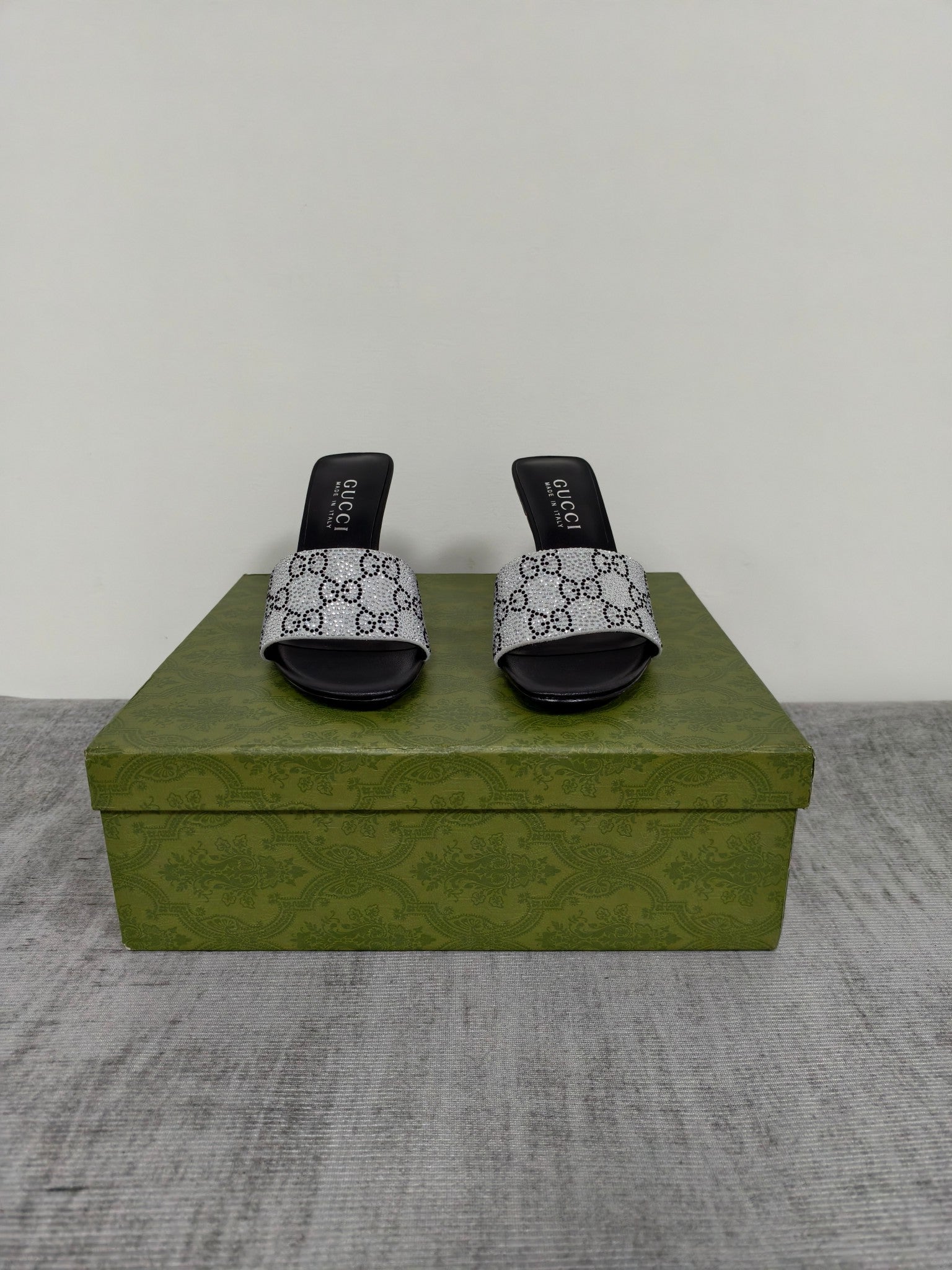 GUCCI 26S MULE SANDALS 85MM IN SILVER SATIN CRYSTAL GG