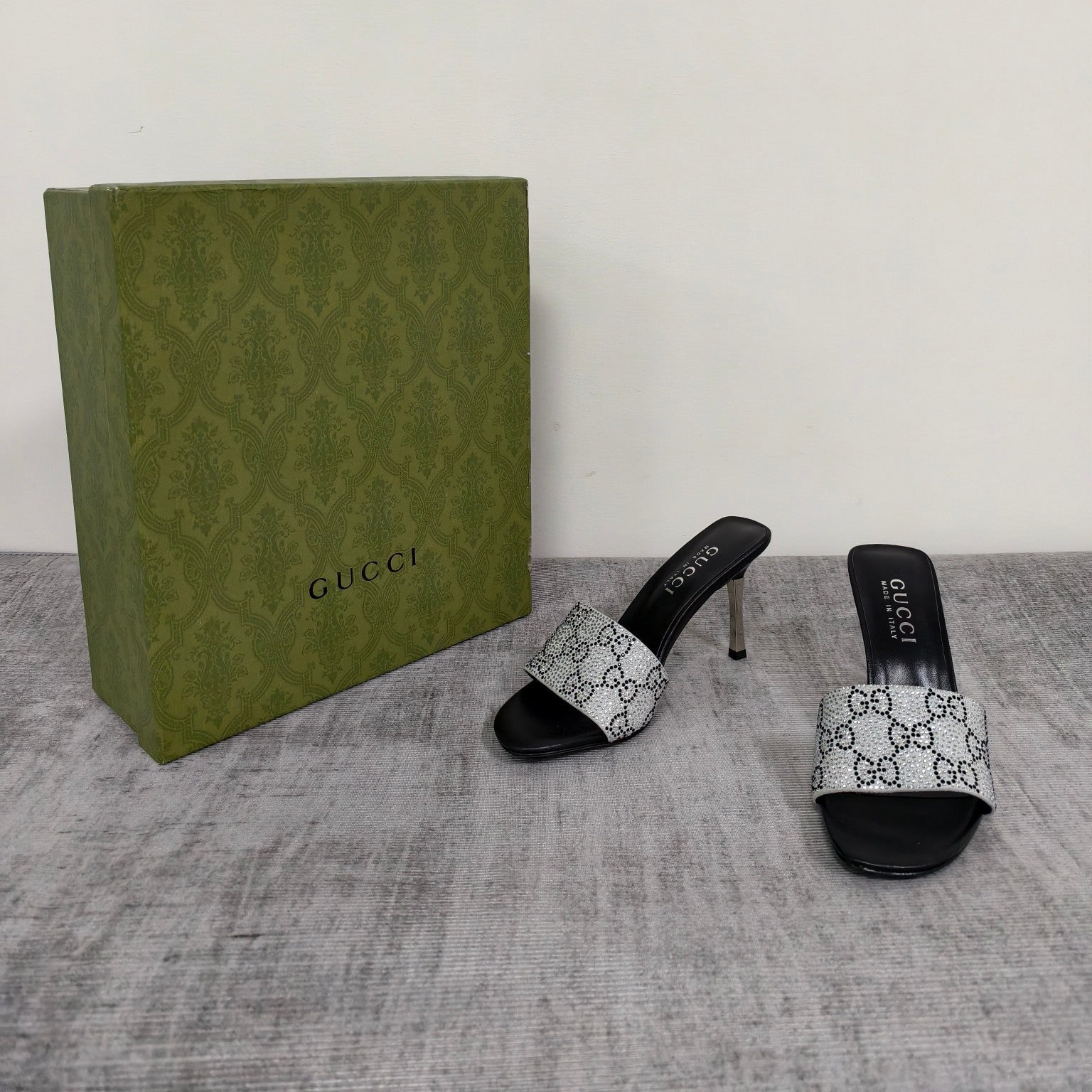 GUCCI 26S MULE SANDALS 85MM IN SILVER SATIN CRYSTAL GG