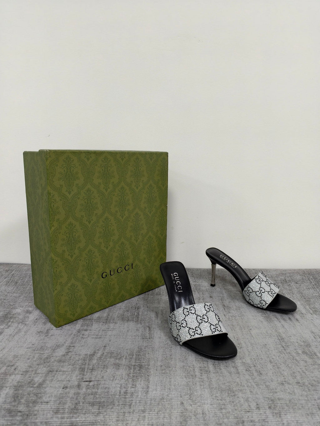 GUCCI 26S MULE SANDALS 85MM IN SILVER SATIN CRYSTAL GG