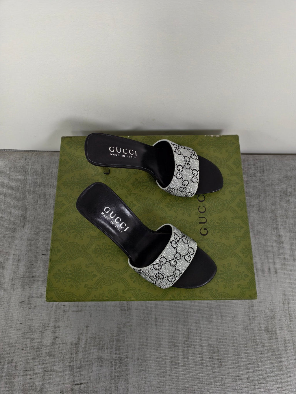 GUCCI 26S MULE SANDALS 85MM IN SILVER SATIN CRYSTAL GG