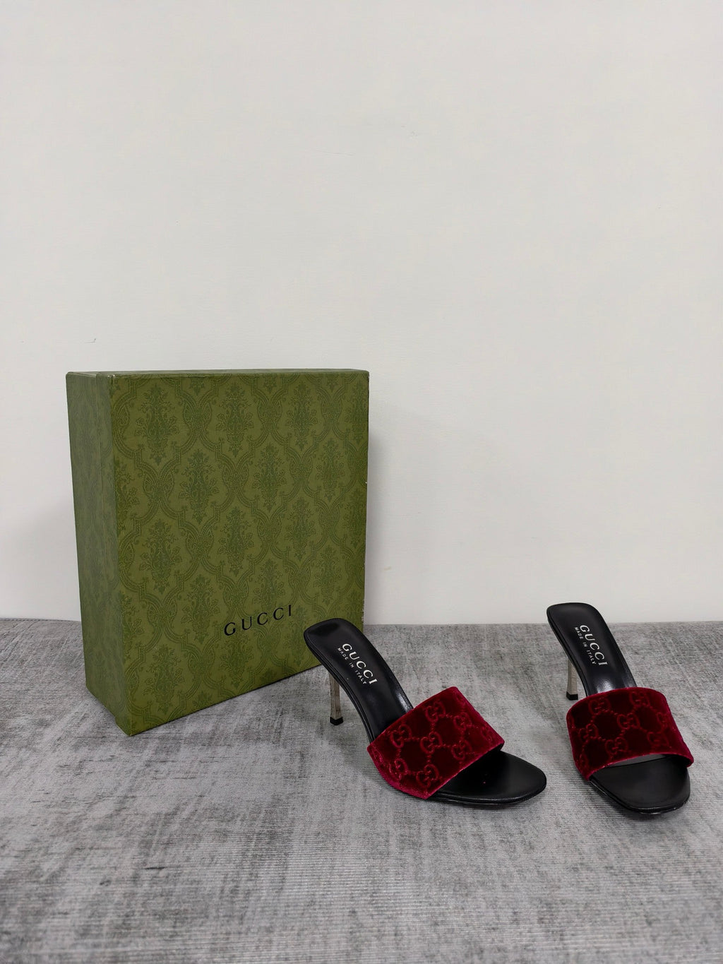 GUCCI 26S MULE SANDALS 110MM IN BURGUNDY RED VELVET GG EMBOSSED