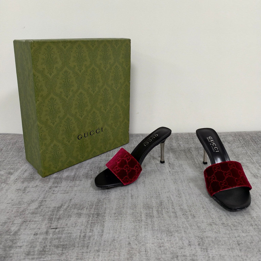 GUCCI 26S MULE SANDALS 110MM IN BURGUNDY RED VELVET GG EMBOSSED