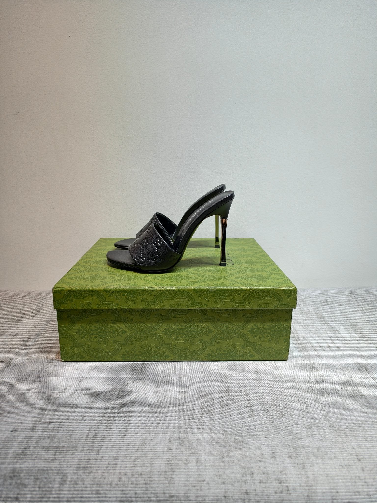 GUCCI 26S MULE SANDALS 110MM IN BLACK CALFSKIN GG EMBOSSED
