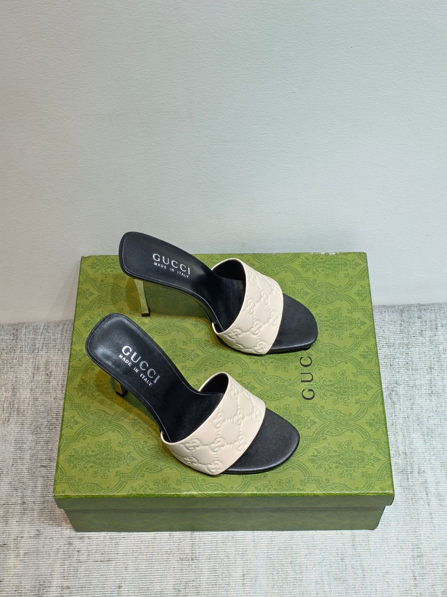GUCCI 26S MULE SANDALS 110MM IN WHITE CALFSKIN GG EMBOSSED