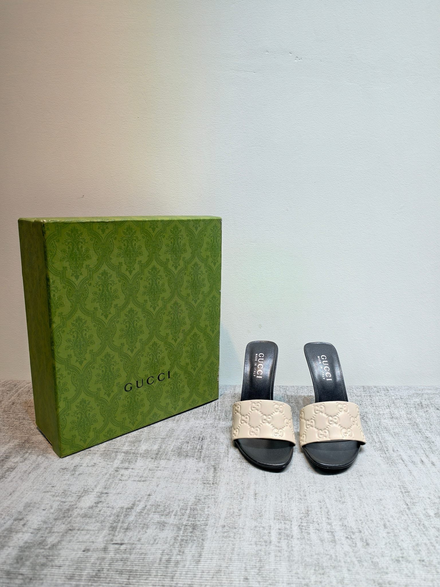 GUCCI 26S MULE SANDALS 110MM IN WHITE CALFSKIN GG EMBOSSED