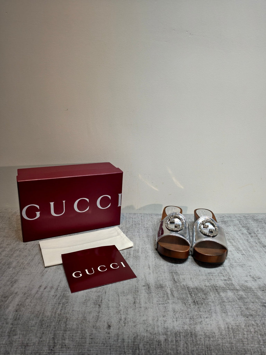 GUCCI 26S PLATFORM MULES IN SILVER PATENT CALFSKIN SILVER HARDWARE