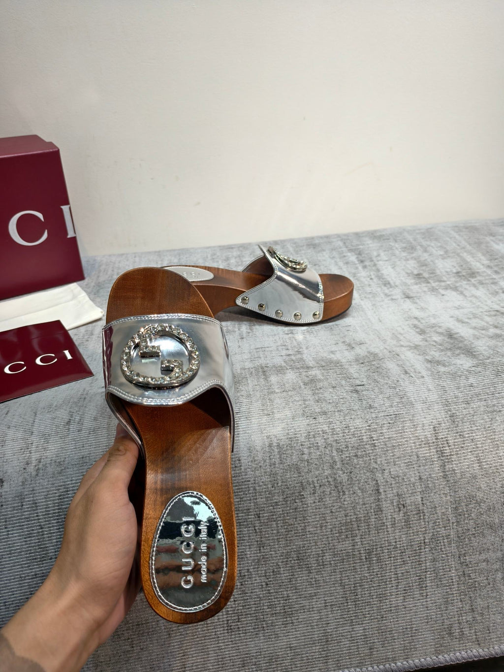 GUCCI 26S PLATFORM MULES IN SILVER PATENT CALFSKIN SILVER HARDWARE