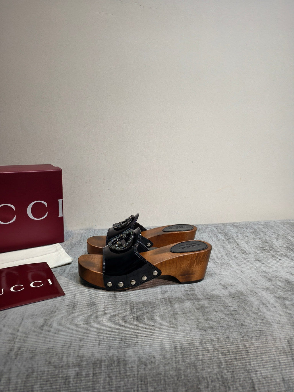 GUCCI 26S PLATFORM MULES IN BLACK PATENT CALFSKIN