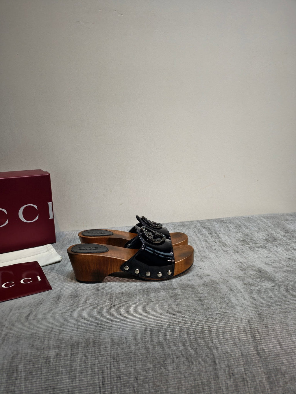 GUCCI 26S PLATFORM MULES IN BLACK PATENT CALFSKIN