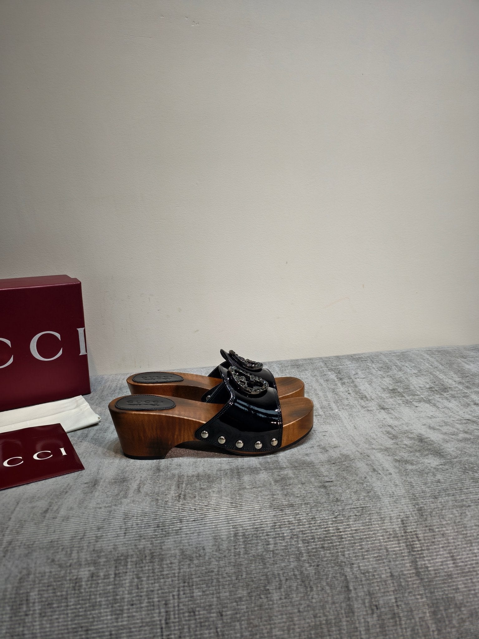 GUCCI 26S PLATFORM MULES IN BLACK PATENT CALFSKIN