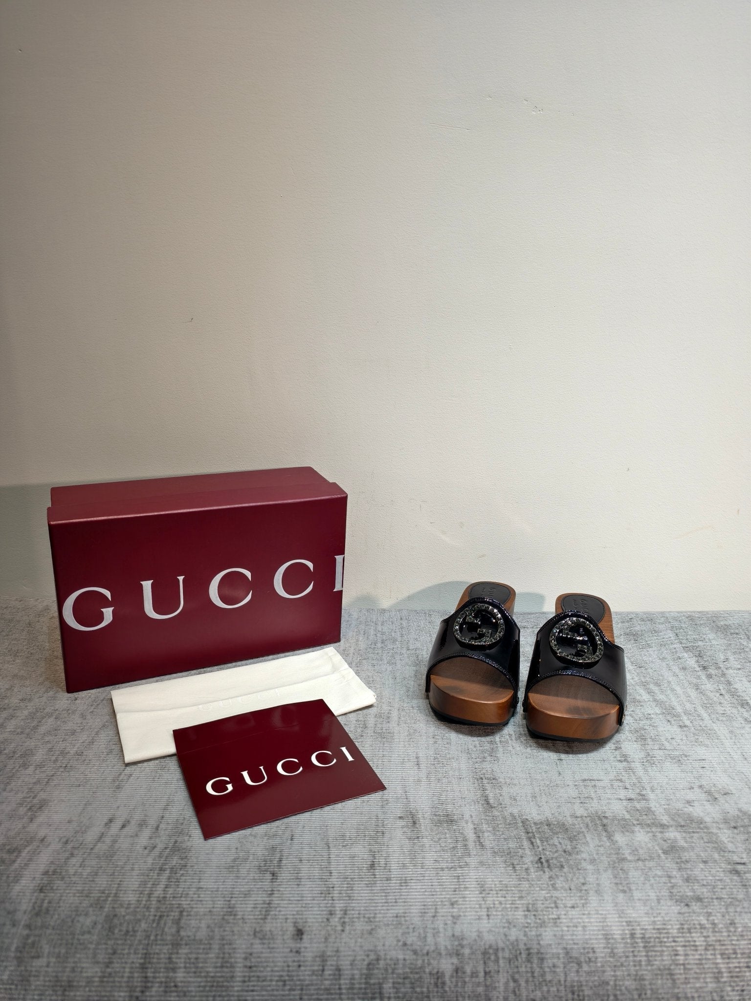 GUCCI 26S PLATFORM MULES IN BLACK PATENT CALFSKIN