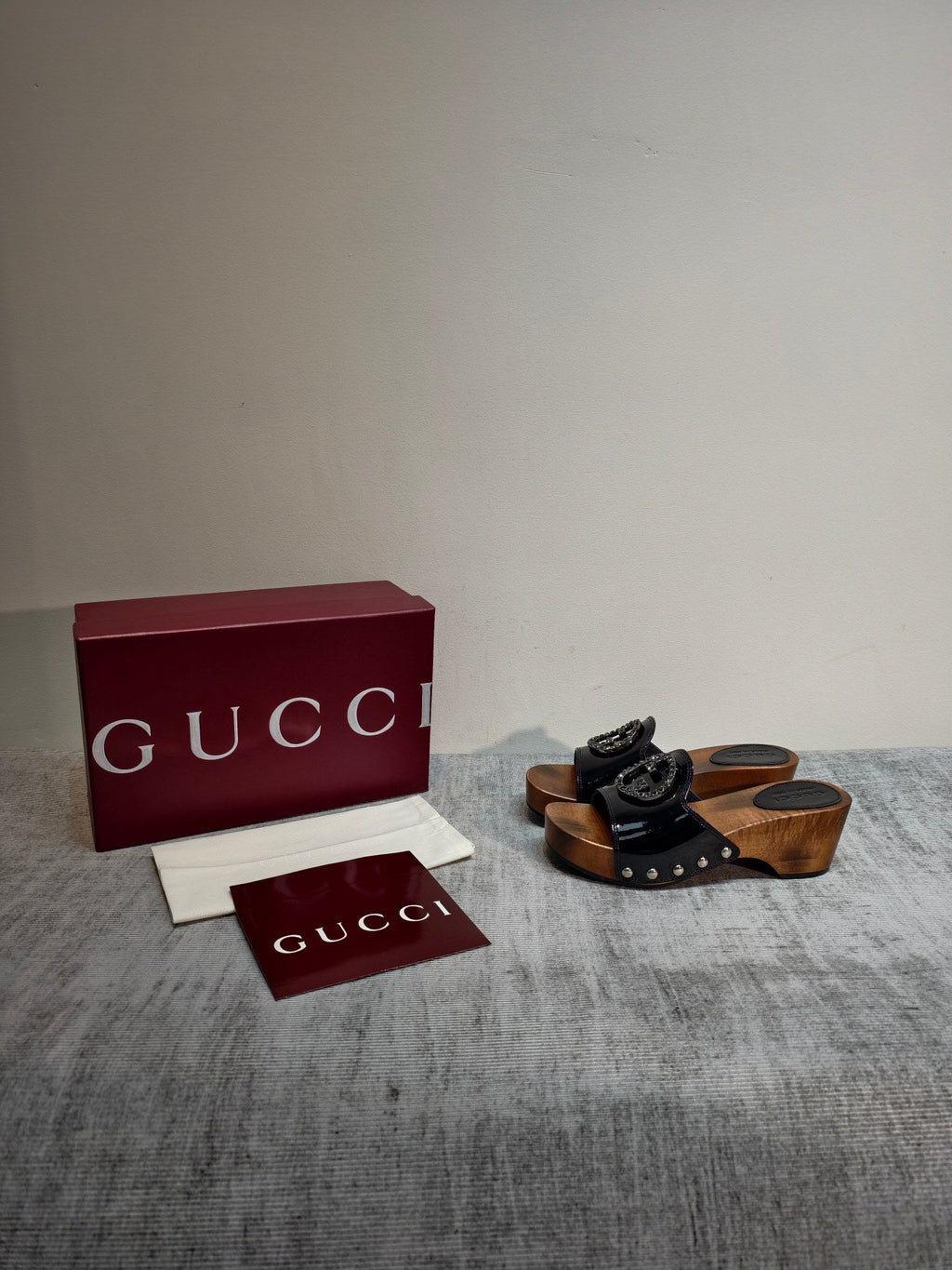 GUCCI 26S PLATFORM MULES IN BLACK PATENT CALFSKIN
