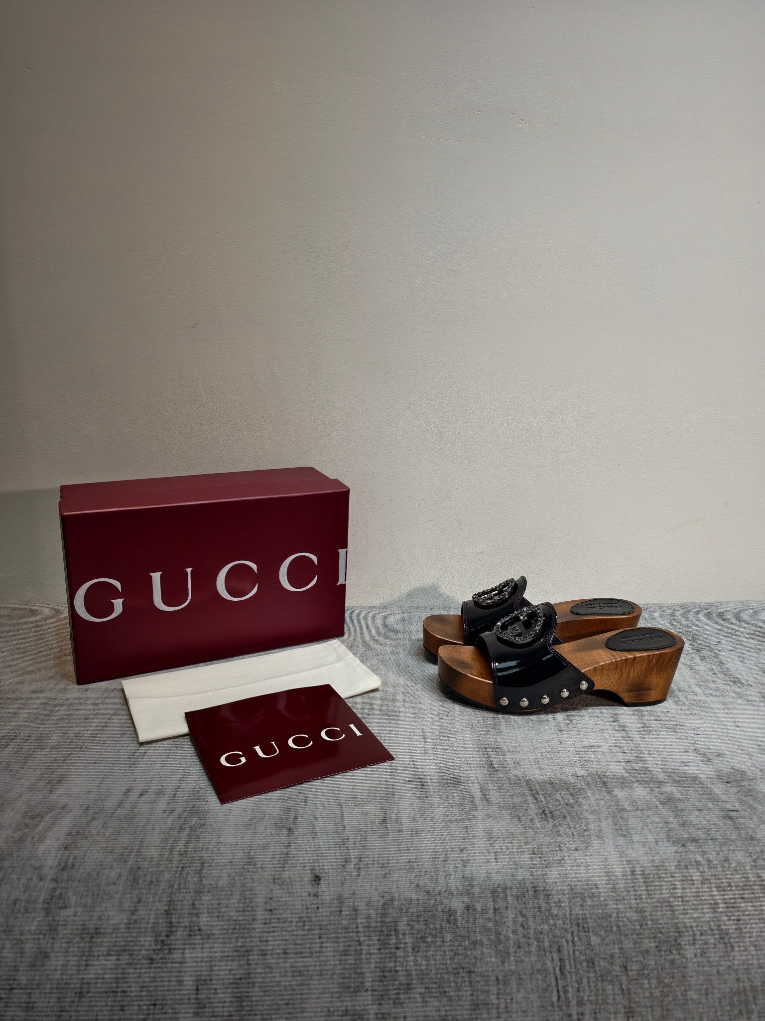GUCCI 26S PLATFORM MULES IN BLACK PATENT CALFSKIN
