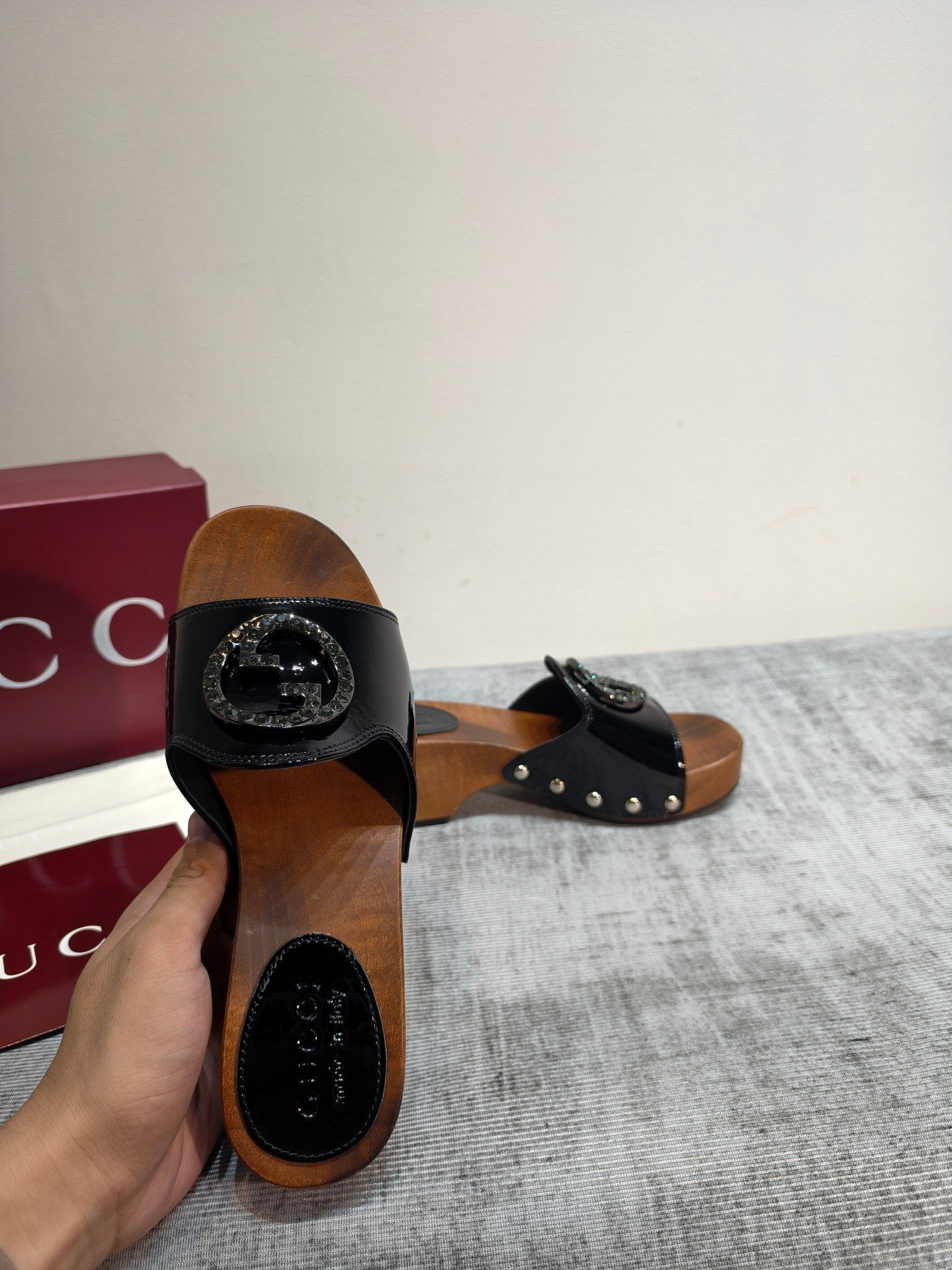 GUCCI 26S PLATFORM MULES IN BLACK PATENT CALFSKIN