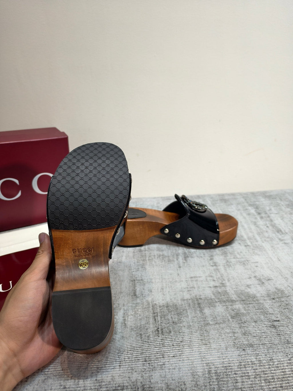 GUCCI 26S PLATFORM MULES IN BLACK PATENT CALFSKIN
