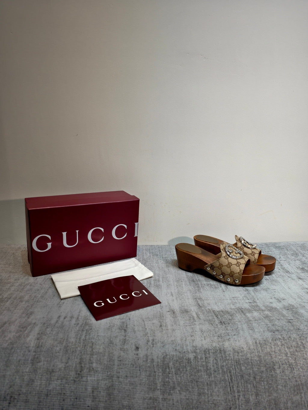 GUCCI 26S PLATFORM MULES IN BEIGE GG MONOGRAM CANVAS SILVER HARDWARE
