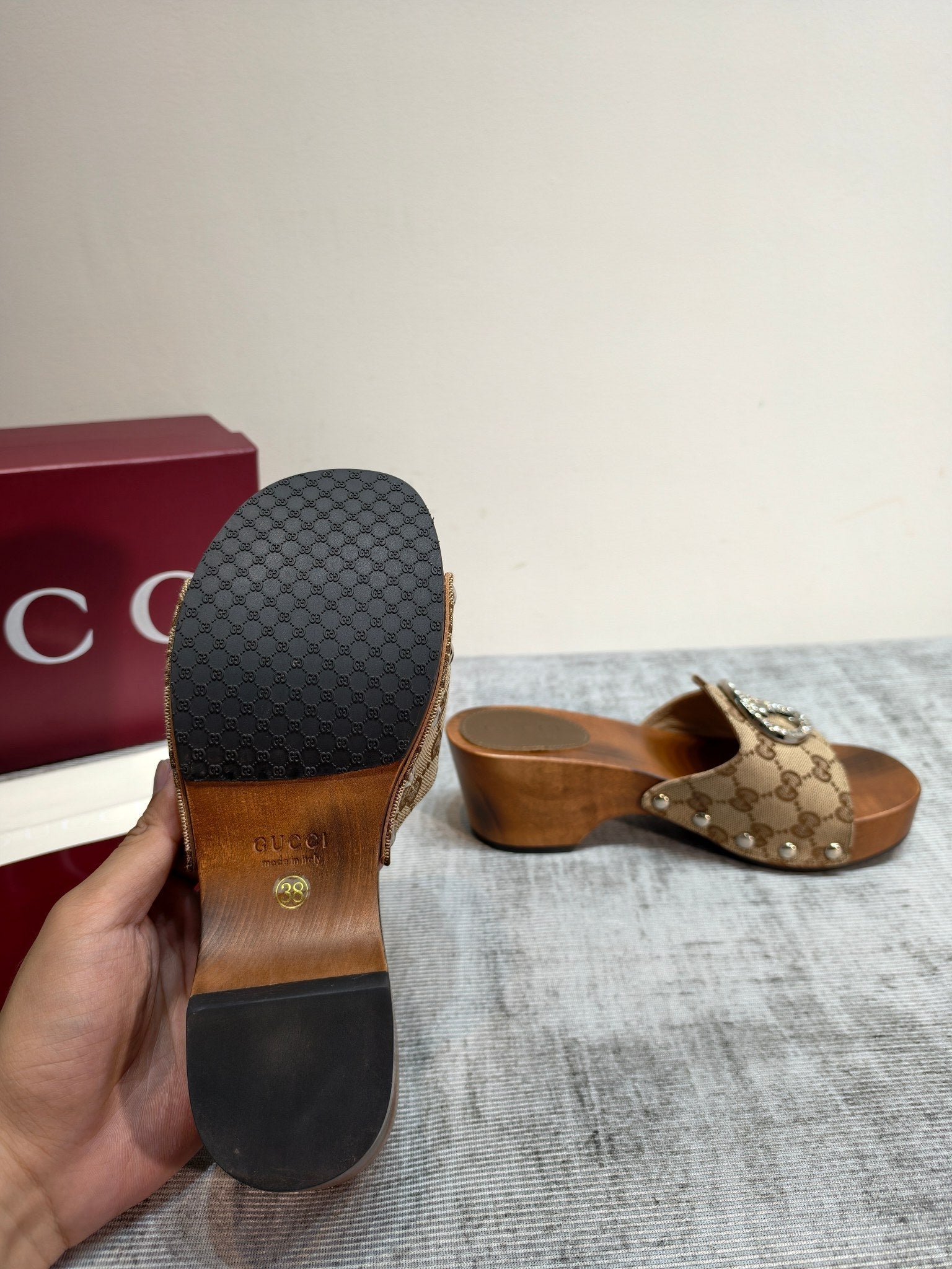 GUCCI 26S PLATFORM MULES IN BEIGE GG MONOGRAM CANVAS SILVER HARDWARE