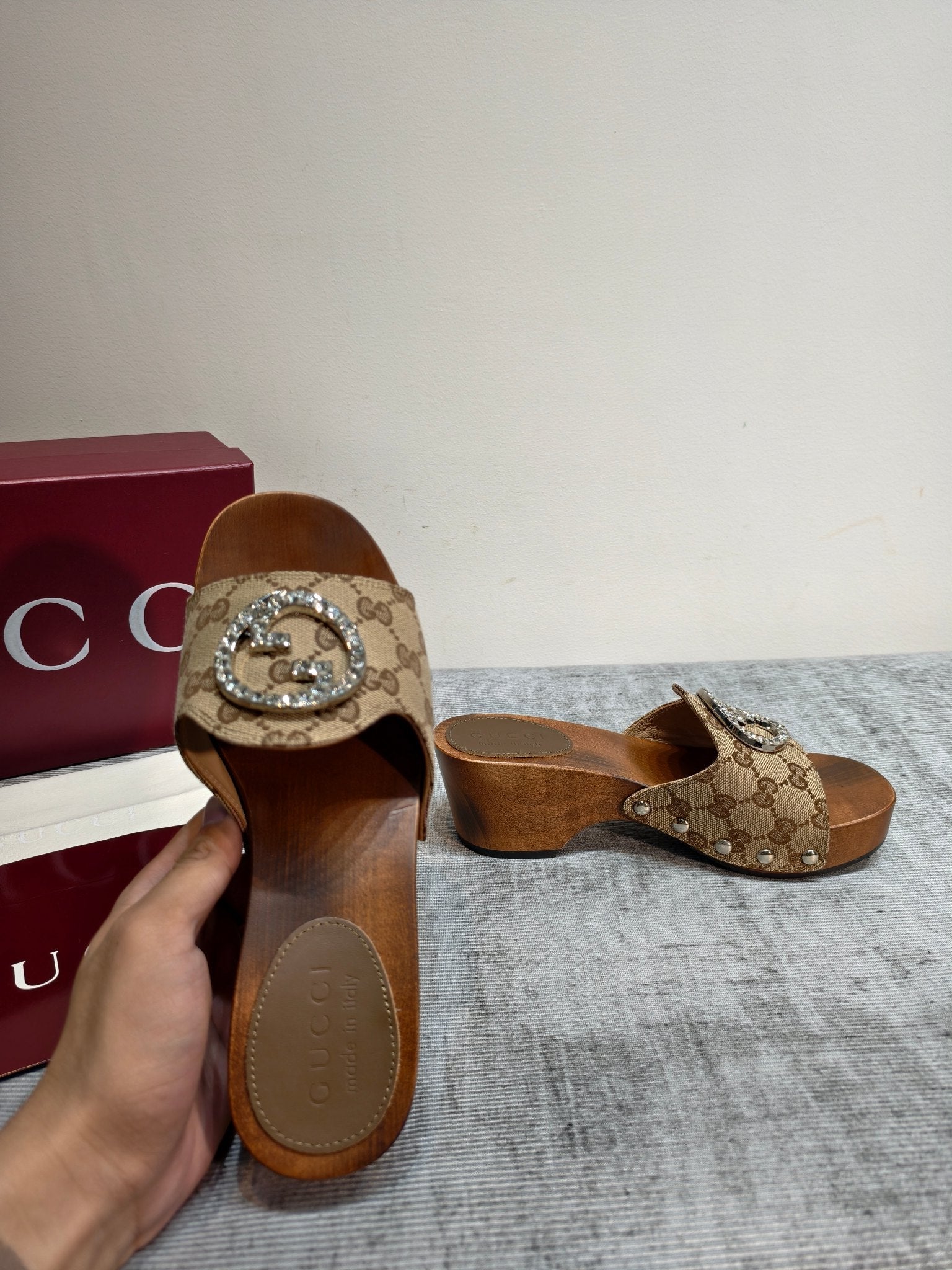GUCCI 26S PLATFORM MULES IN BEIGE GG MONOGRAM CANVAS SILVER HARDWARE