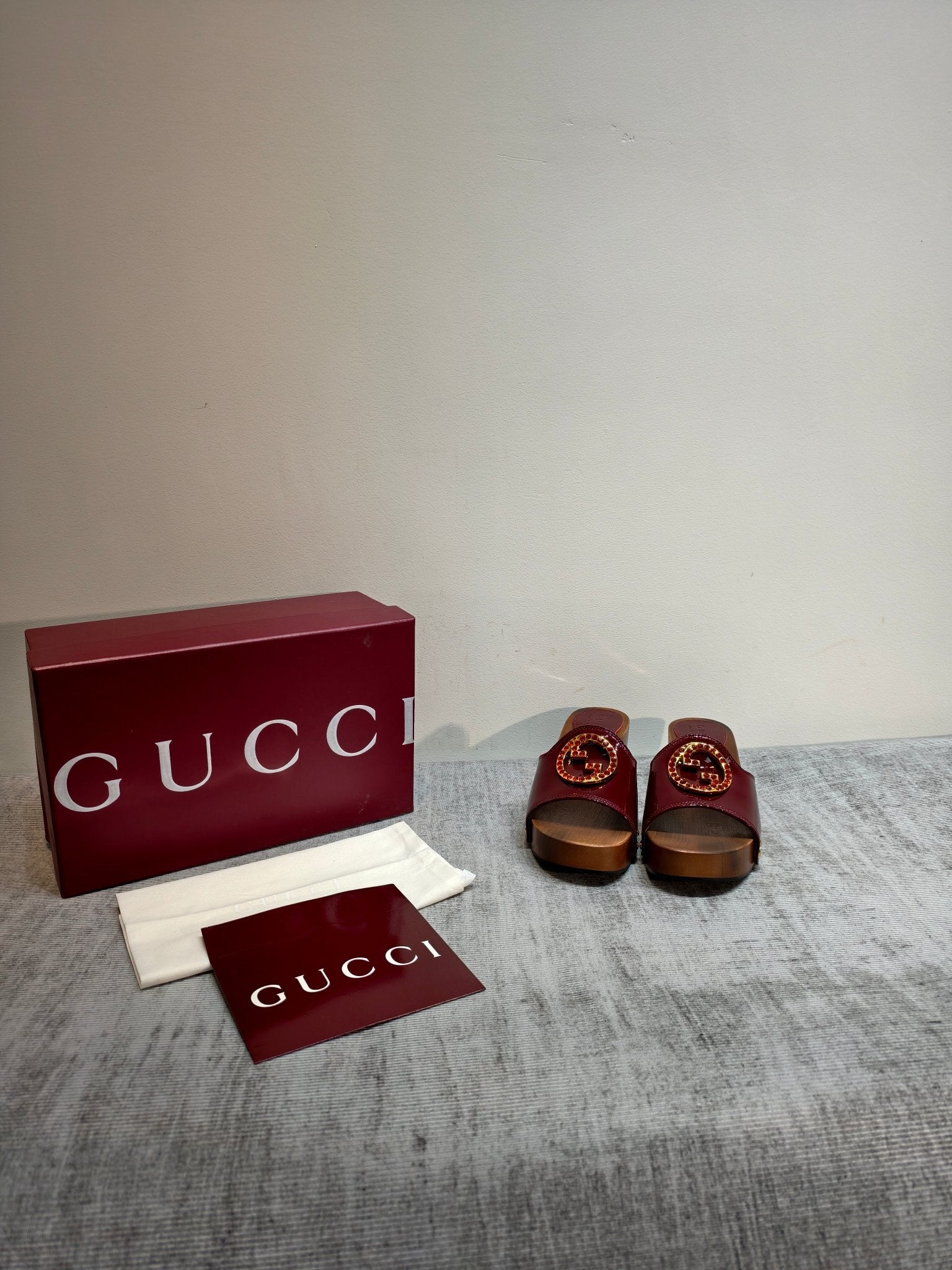 GUCCI 26S PLATFORM MULES IN BURGUNDY RED PATENT CALFSKIN GOLD HARDWARE