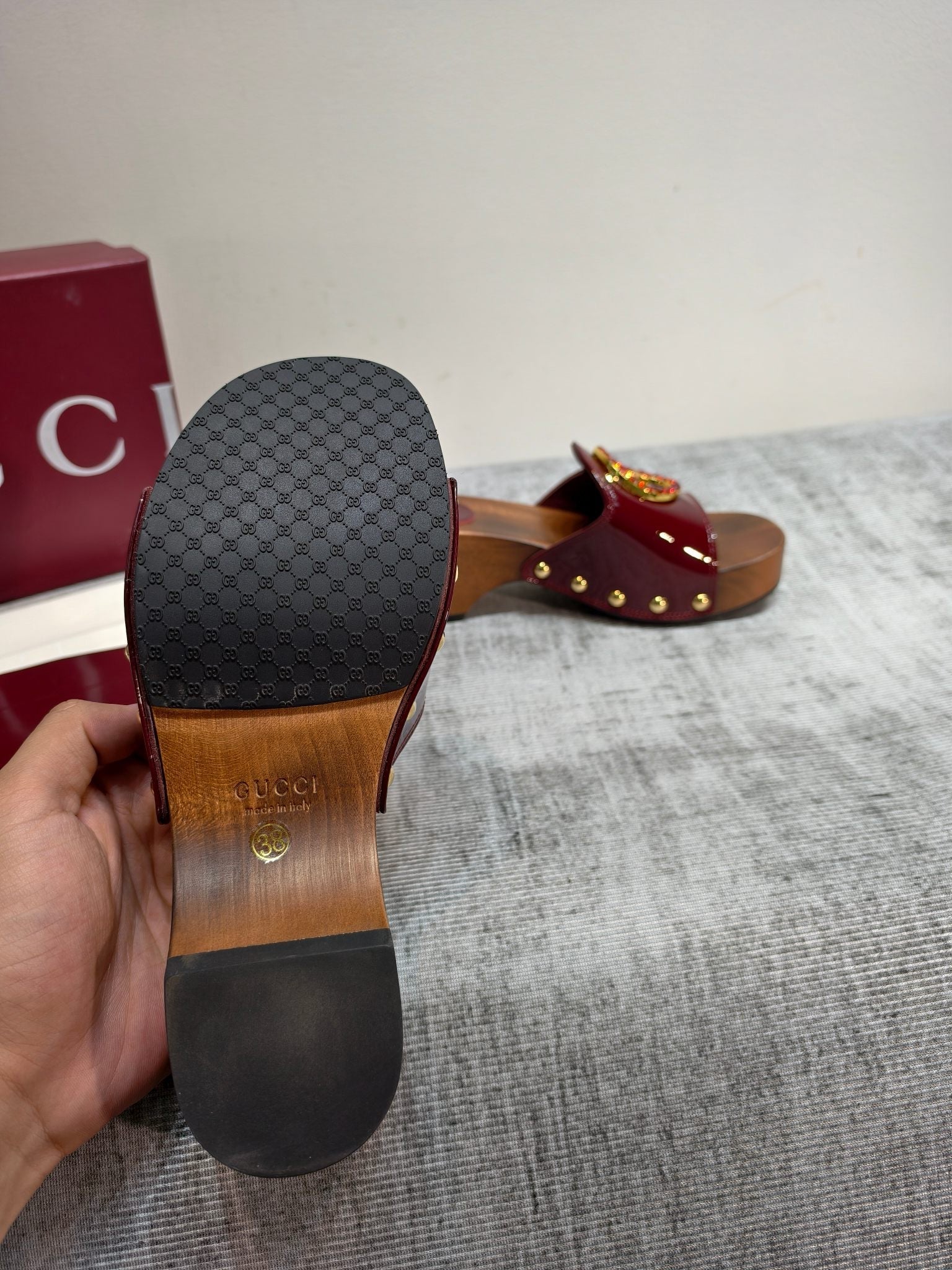 GUCCI 26S PLATFORM MULES IN BURGUNDY RED PATENT CALFSKIN GOLD HARDWARE