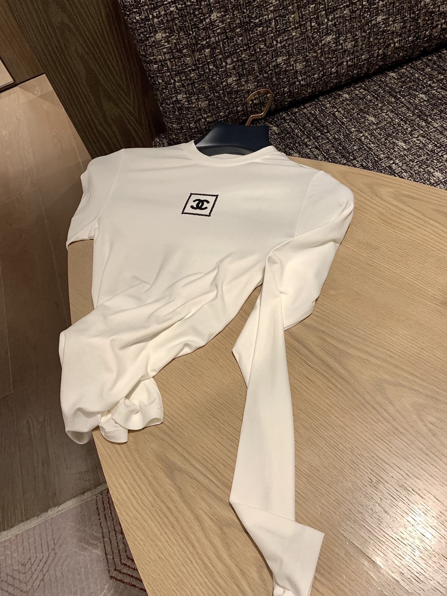CHANEL 25S LONG SLEEVE T SHIRT STYLE 104