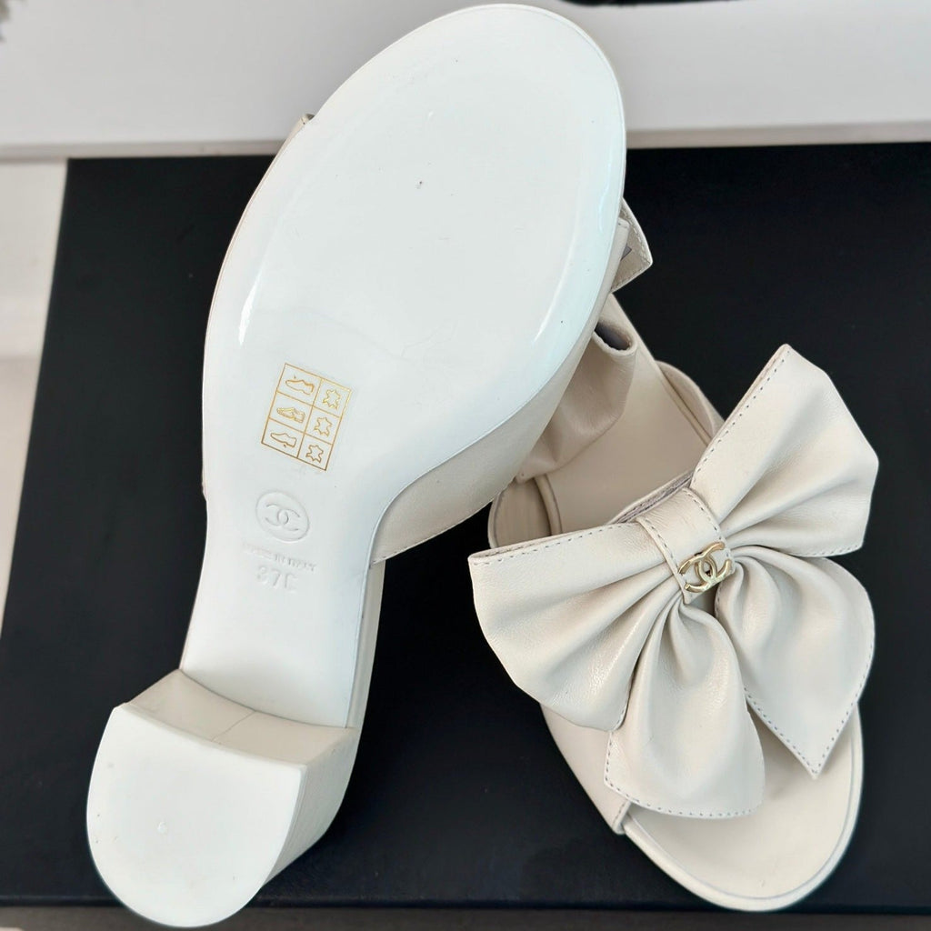 Double CC Big Bow High Heels Sheepskin White