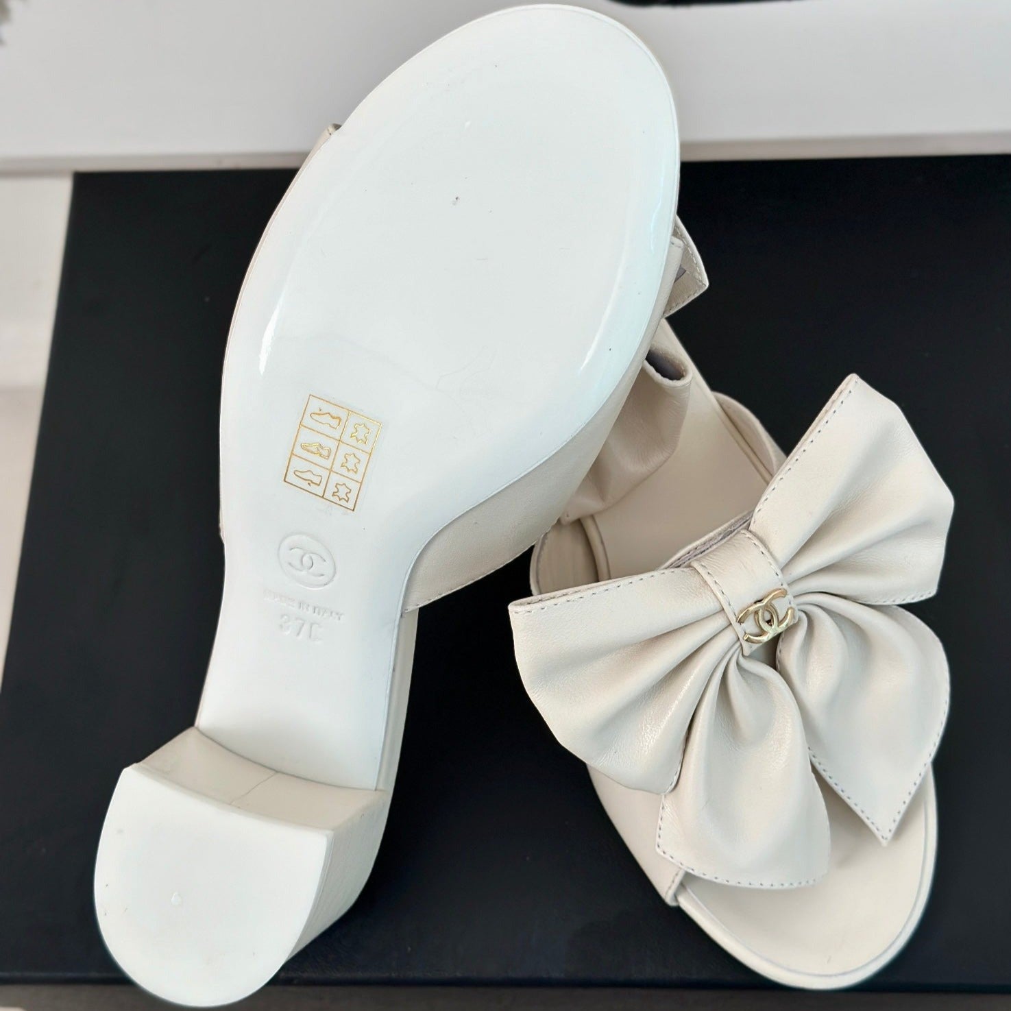 Double CC Big Bow High Heels Sheepskin White