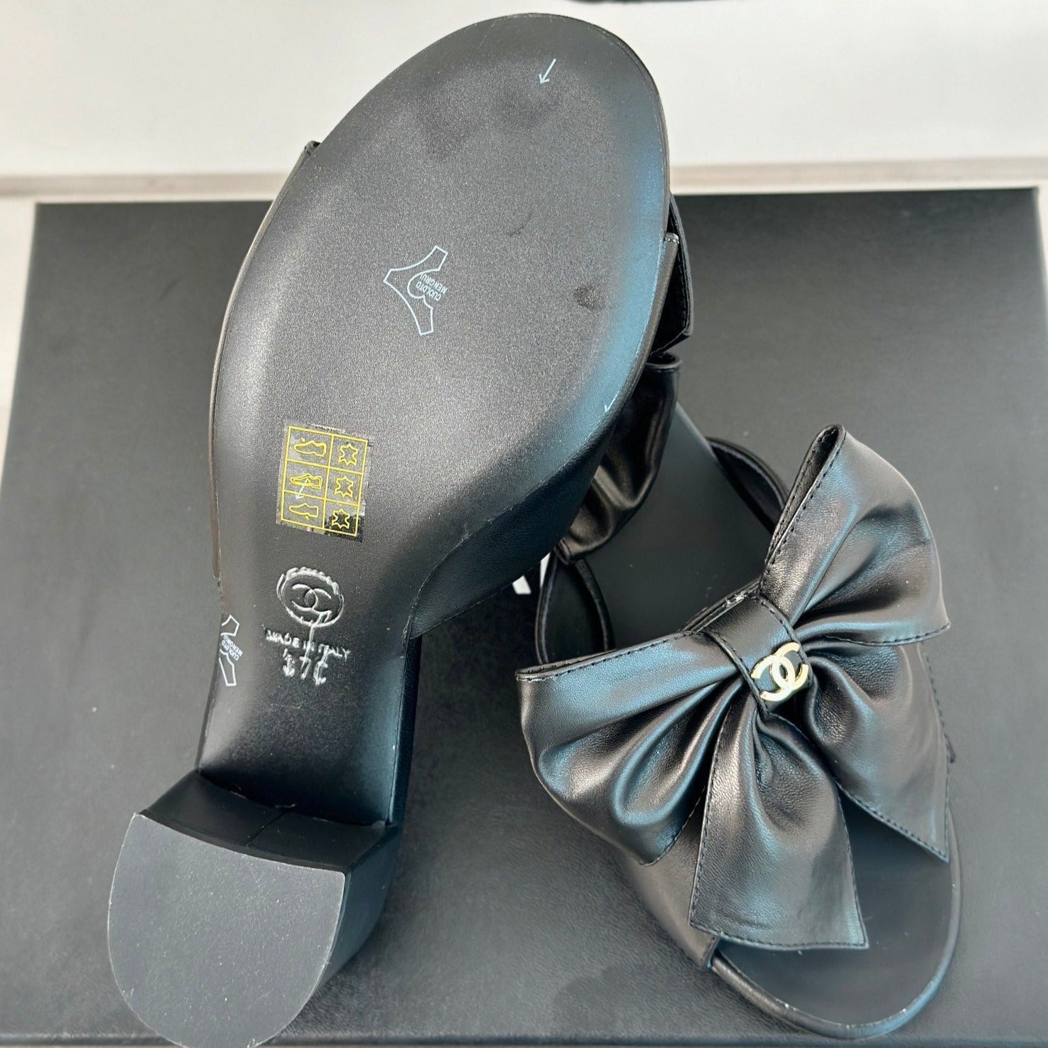 Double CC Big Bow High Heels Sheepskin Black