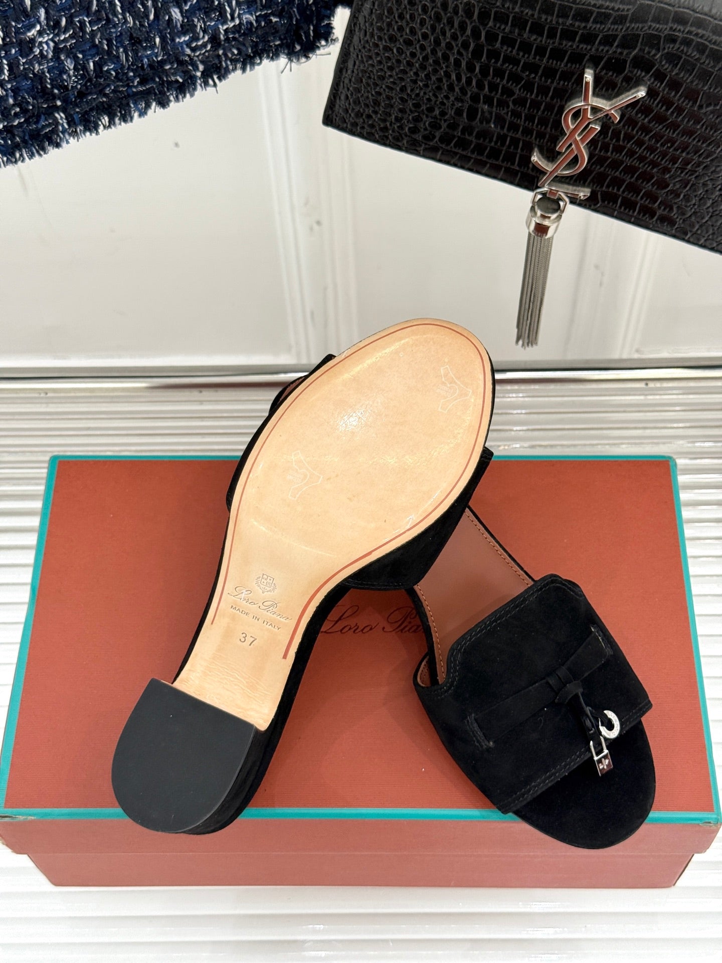 HIGH HEELS IN BLACK SUEDE AND LAMBSKIN