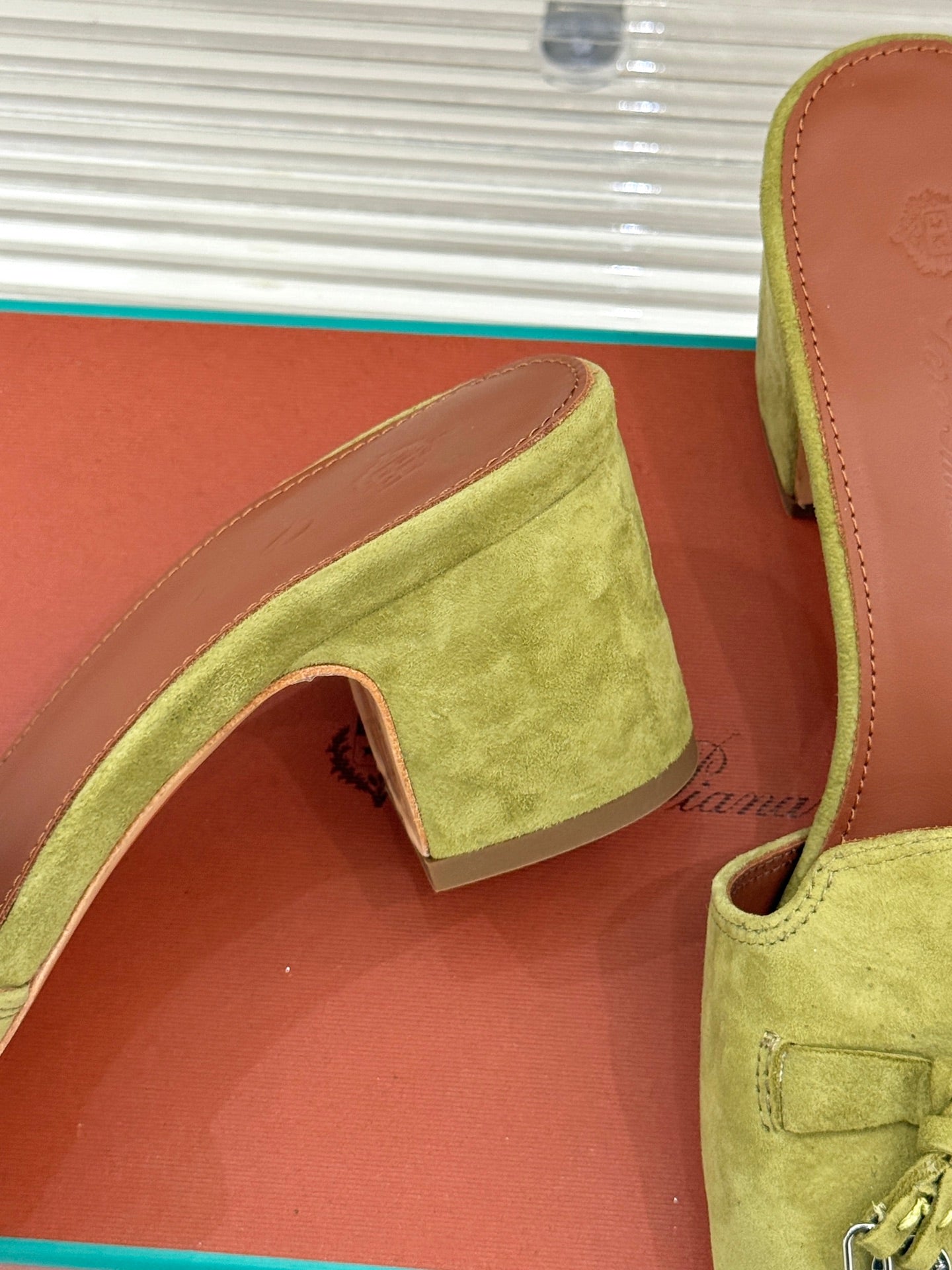 HIGH HEELS IN MOSS YELLOW SUEDE AND LAMBSKIN